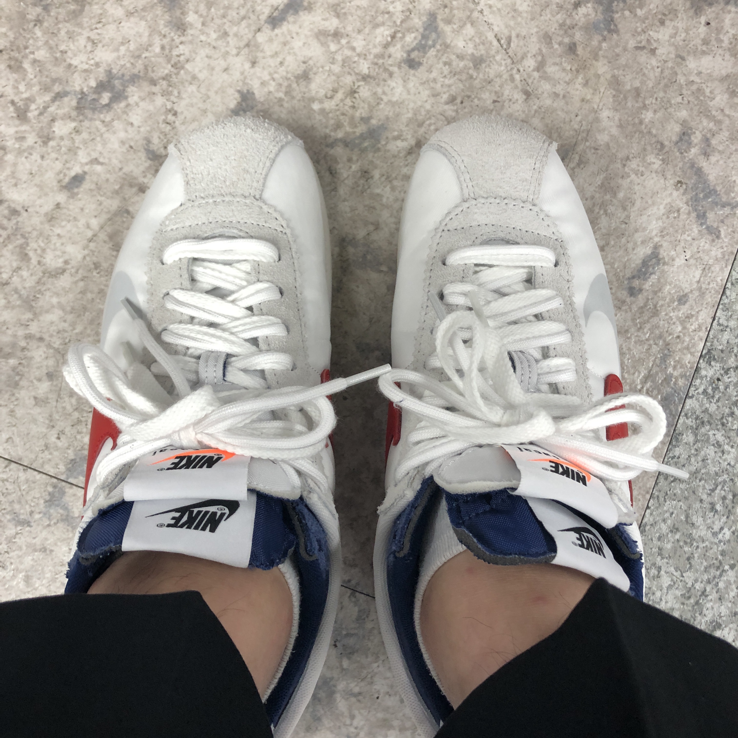 Nike x Sacai Zoom Cortez SP White and University Red, Nike x Sacai VaporWaffle Black and Gum 착용 스타일 - 1