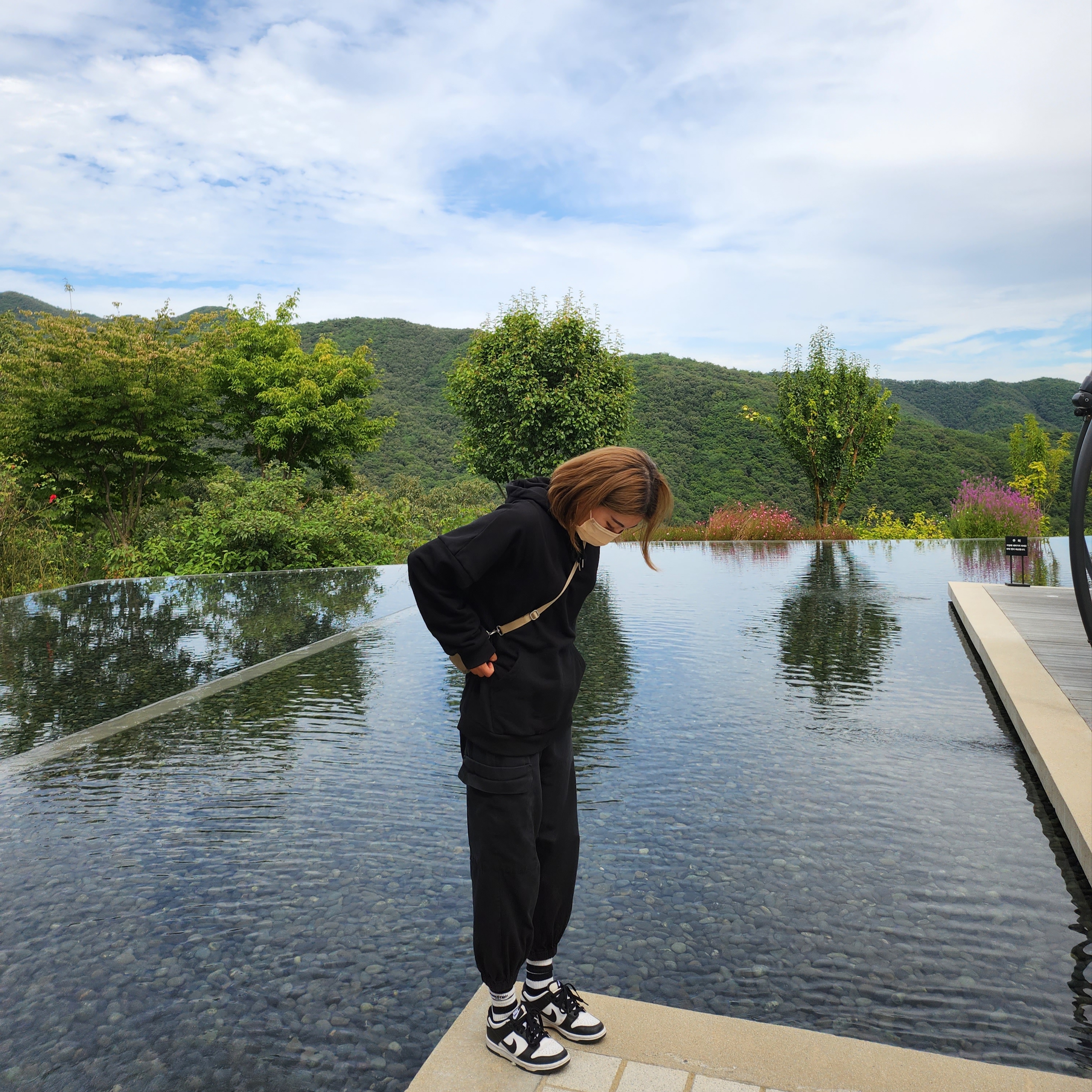 (W) Nike Dunk Low Black 착용 스타일 - 1