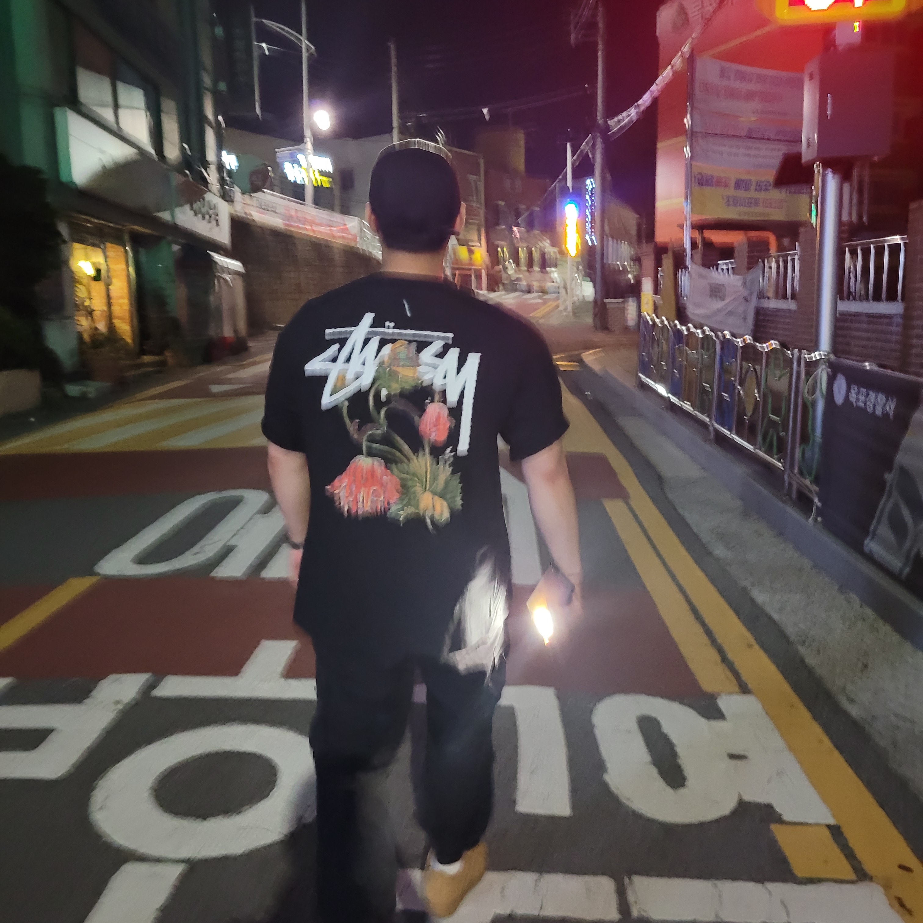 Stussy Withered Flower T-Shirt Black 착용 스타일