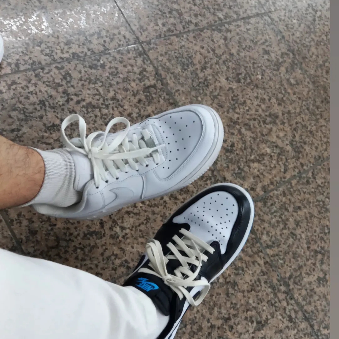 Nike Air Force 1 '07 Low White, Jordan 1 Retro Low OG Black and Dark Powder Blue 착용 스타일