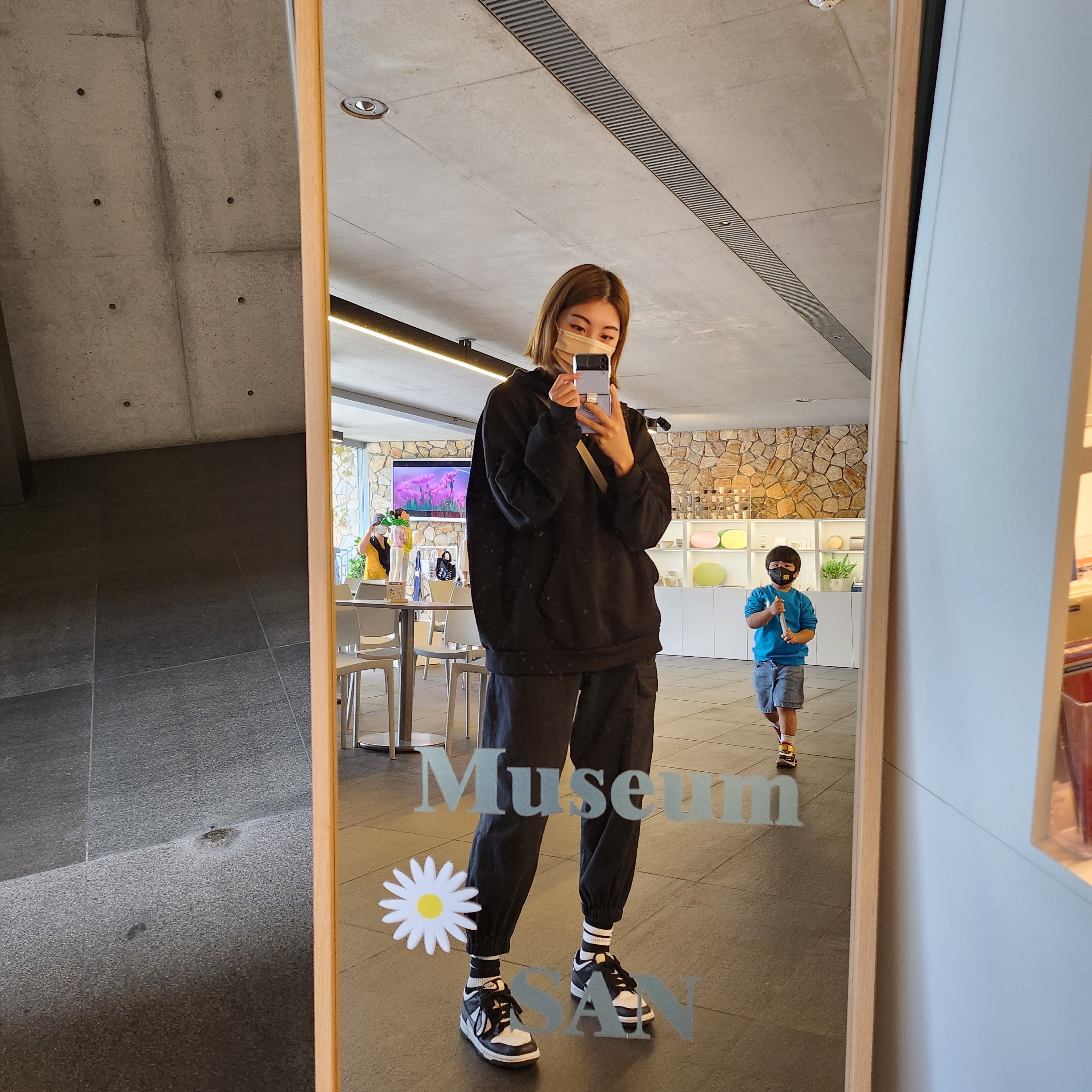 (W) Nike Dunk Low Black 착용 스타일 - 2