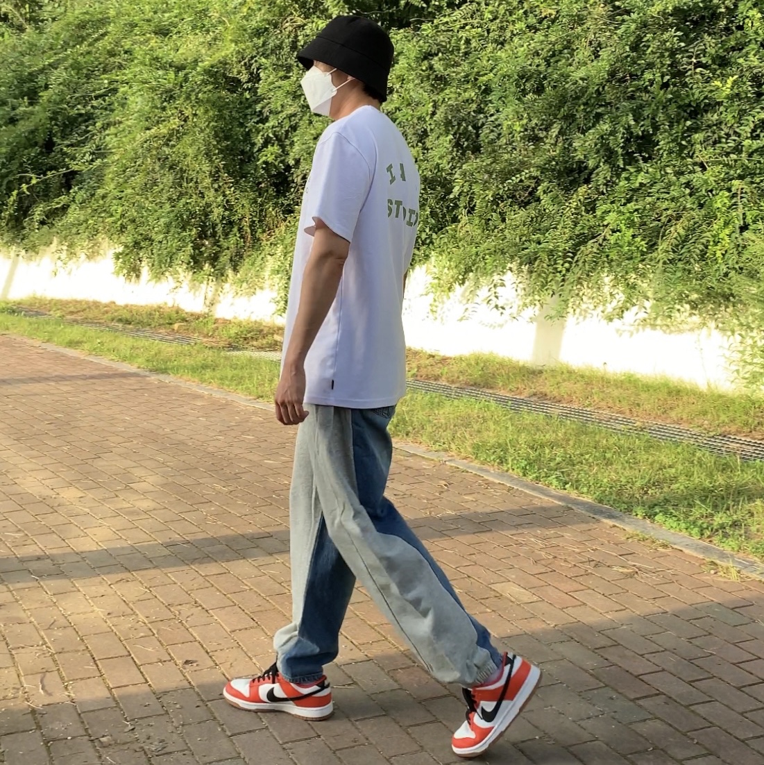 IAB Studio T-Shirt White Light Green 착용 스타일 - 3