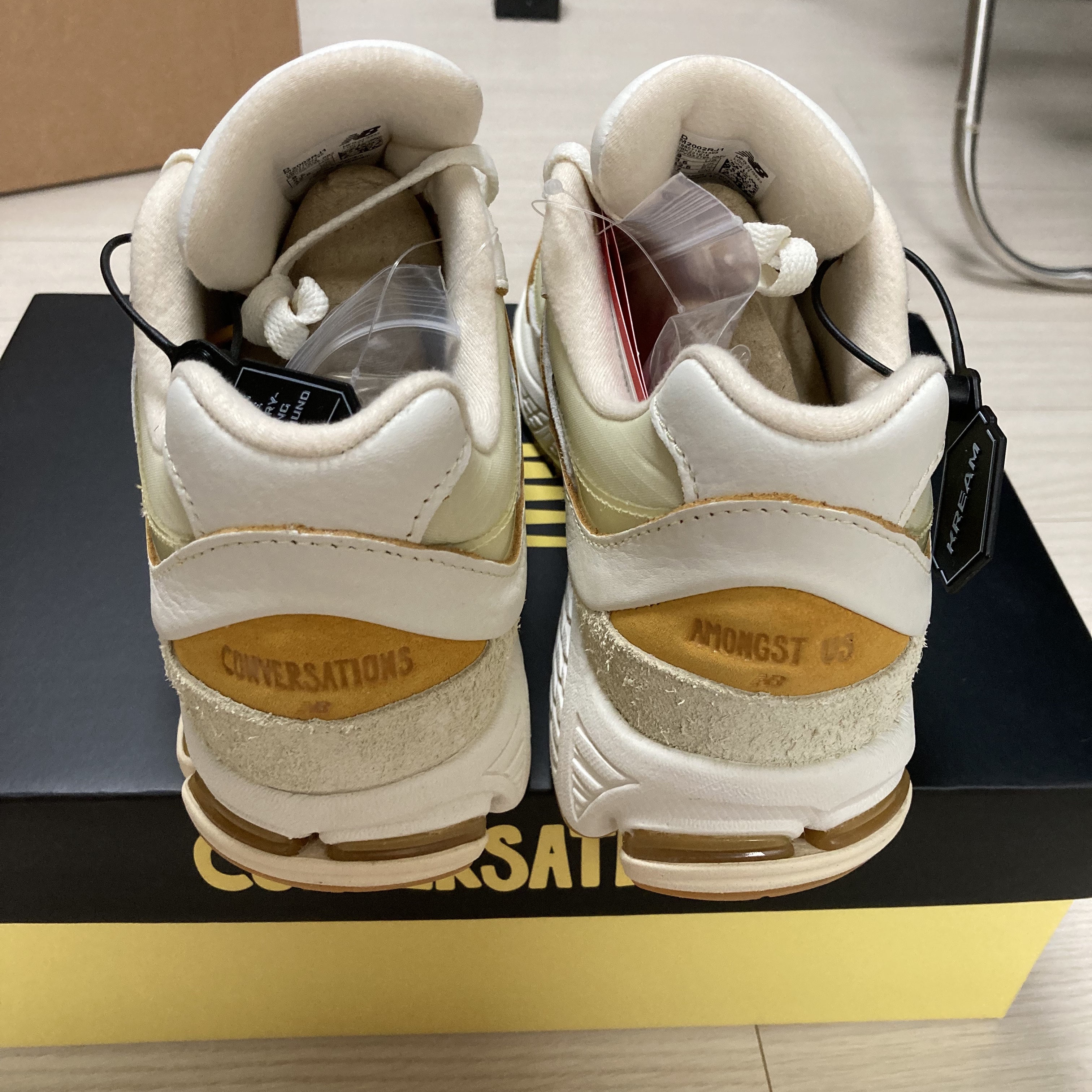 New Balance x Joe Freshgoods 2002R Conversations Amongst Us Beige 착용 스타일 - 3