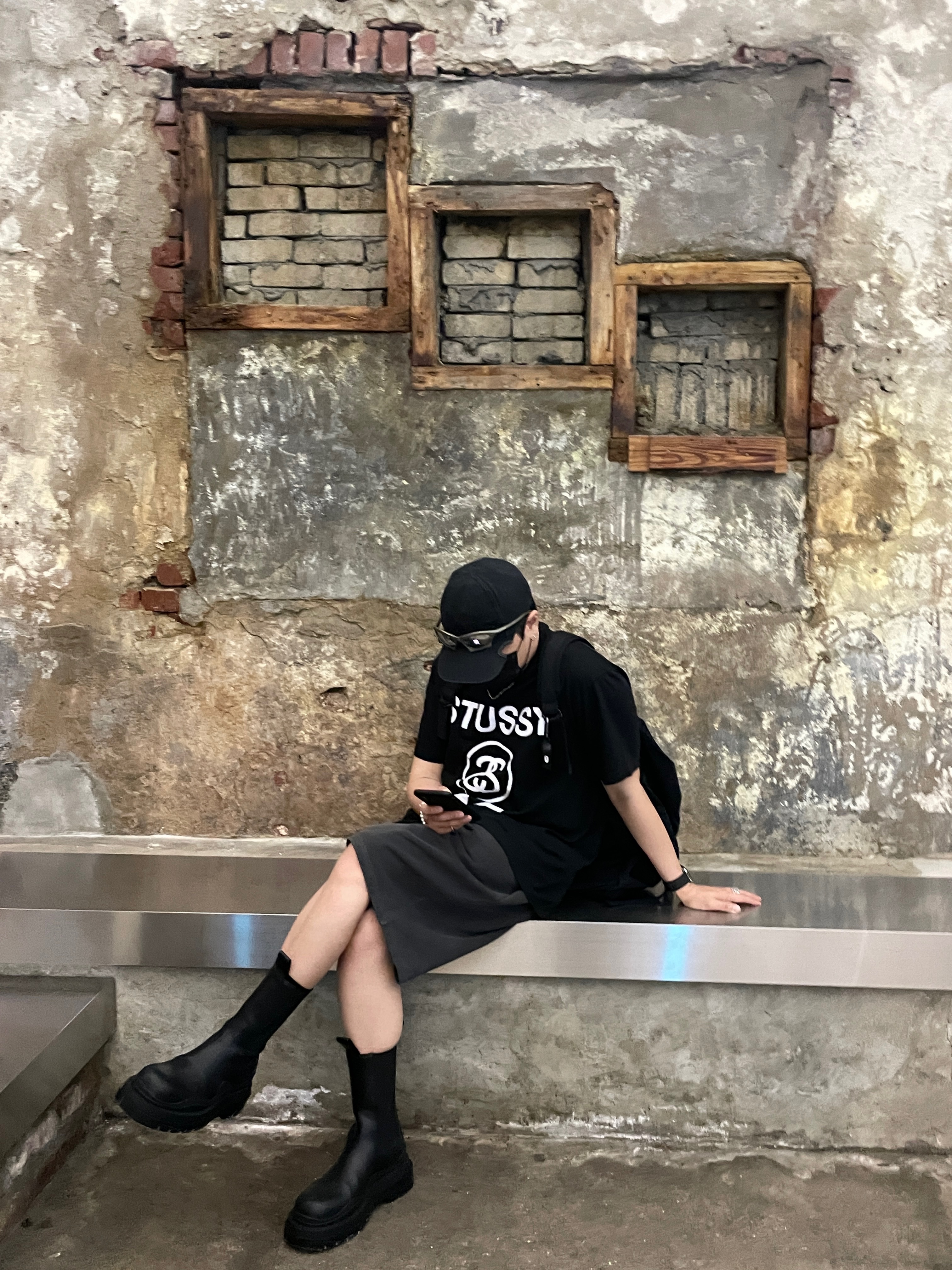 Bottega Veneta Tire Boots Black Camping, Stussy Pigment Dyed Stussy No.4 T-Shirt Black 착용 스타일 - 4