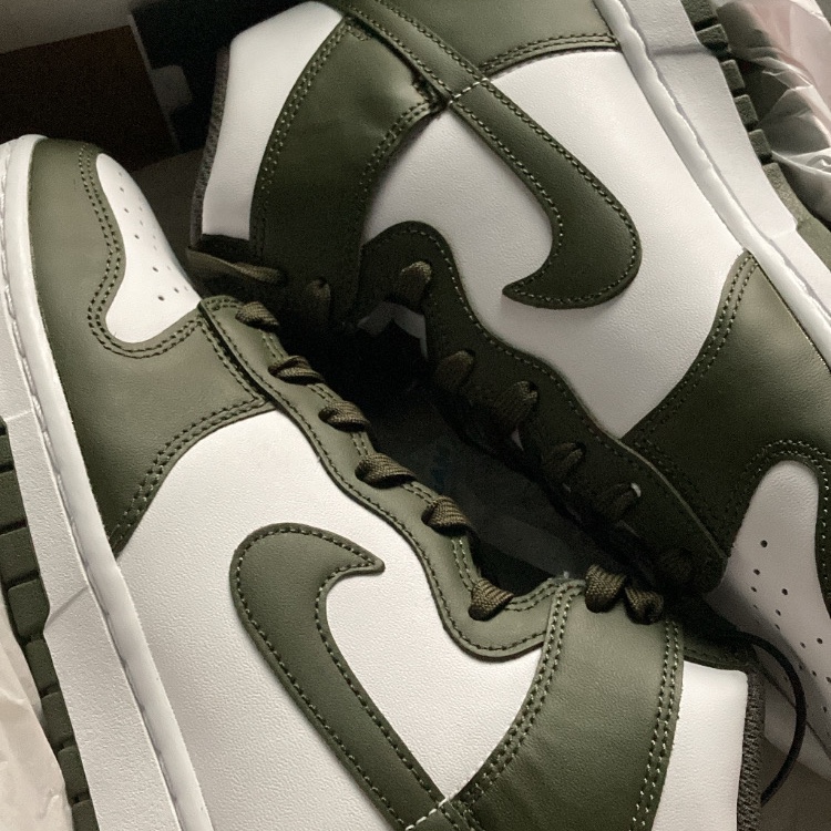 Nike Dunk High Retro Championship Khaki 착용 스타일 - 2