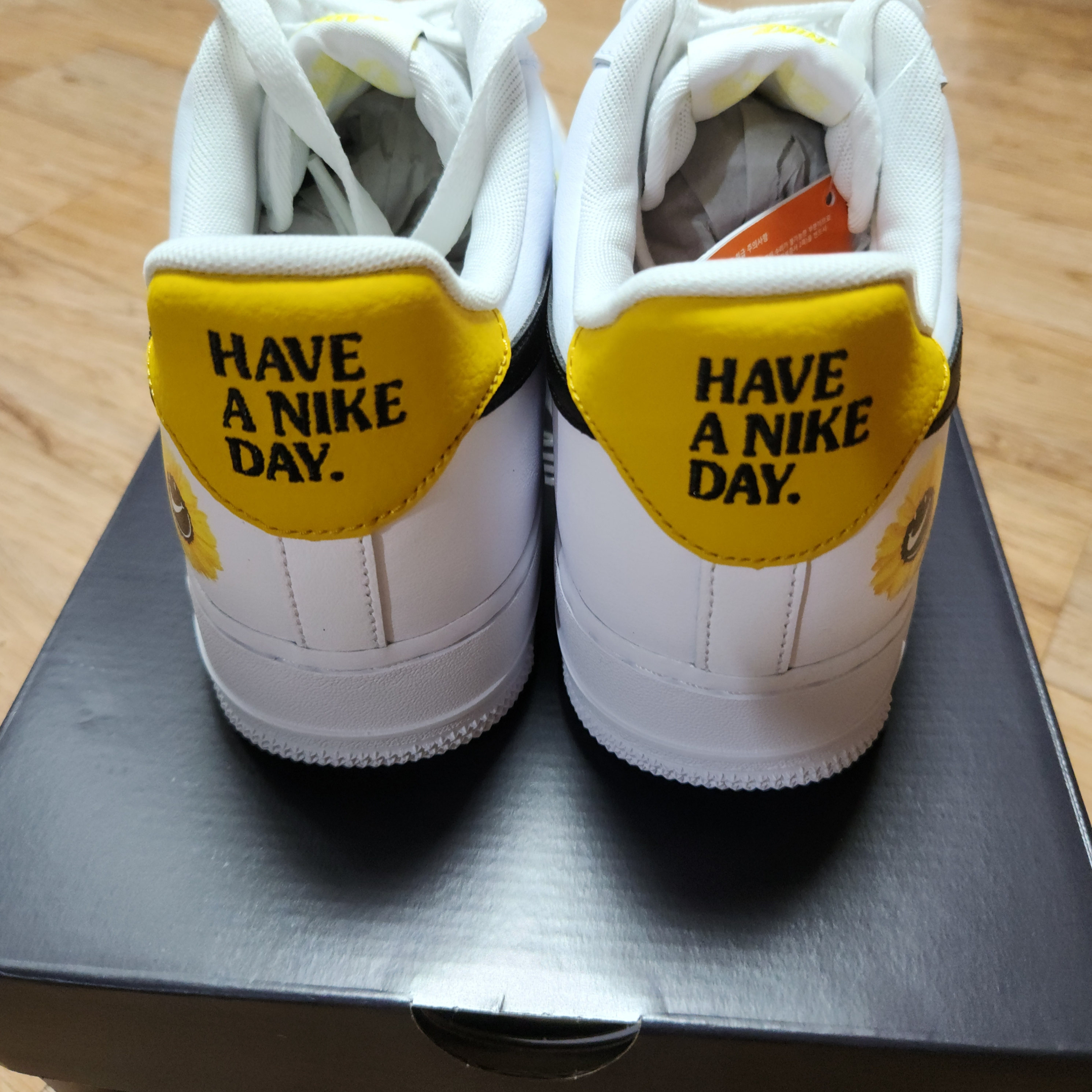 Nike Air Force 1 '07 LV8 2 Have a Nike Day 착용 스타일 - 2