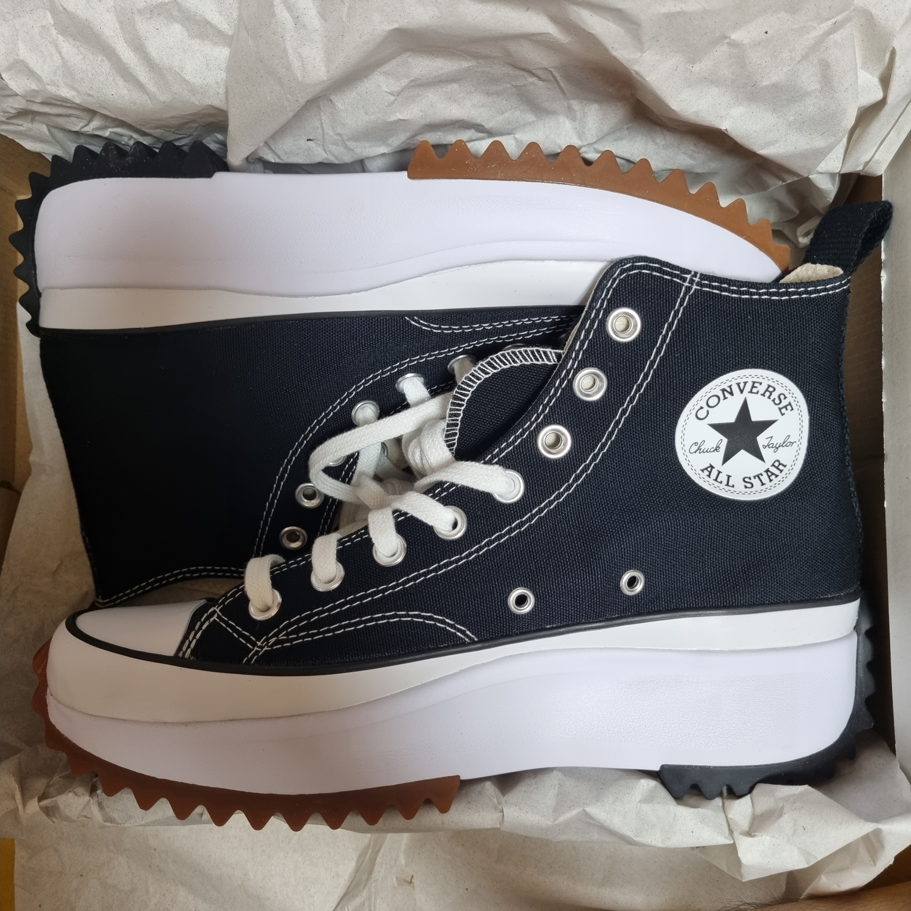 Converse Run Star Hike Hi Black White Gum 착용 스타일
