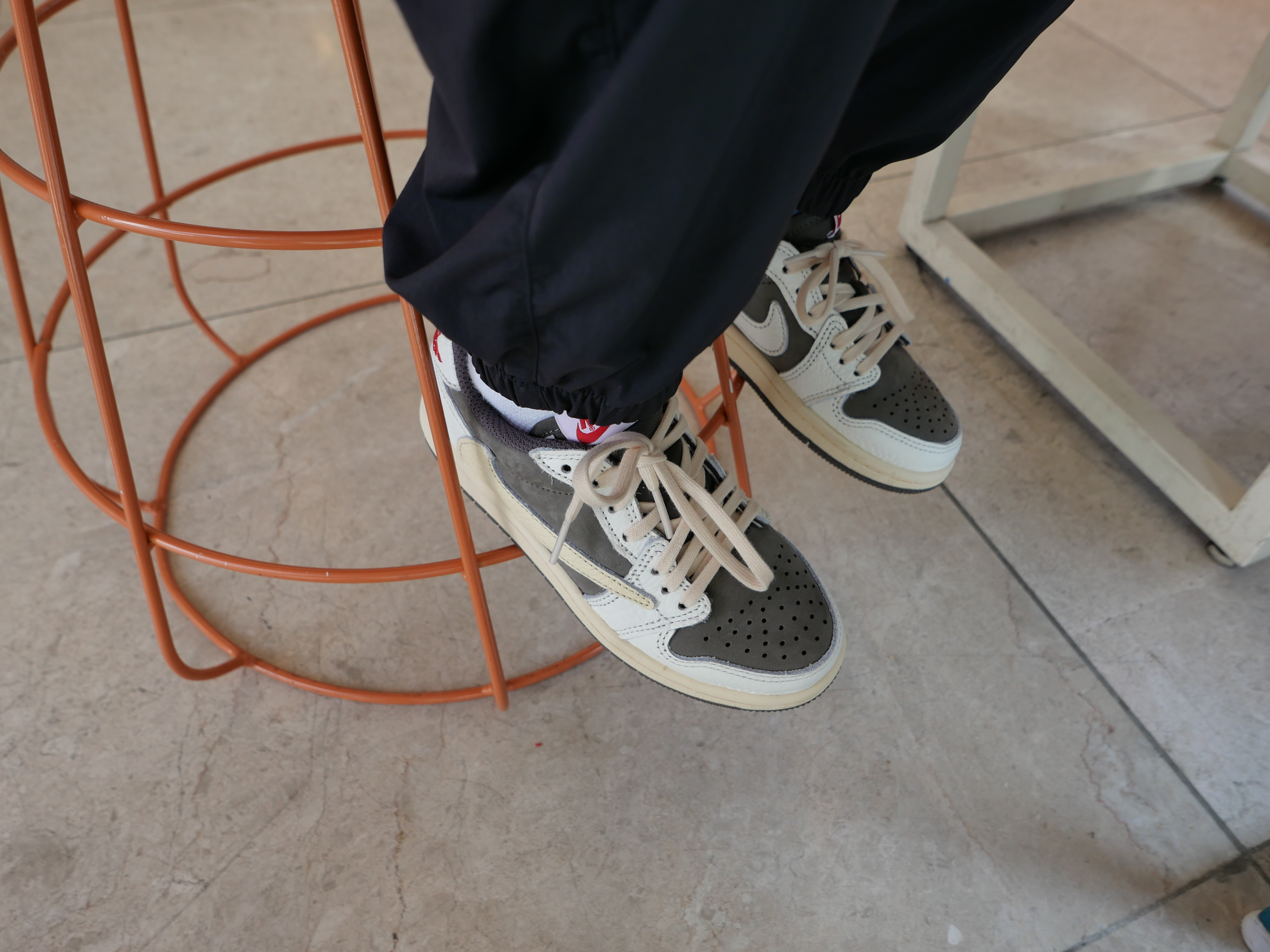 (PS) Jordan 1 x Travis Scott Retro Low OG SP Sail and Ridgerock 착용 스타일