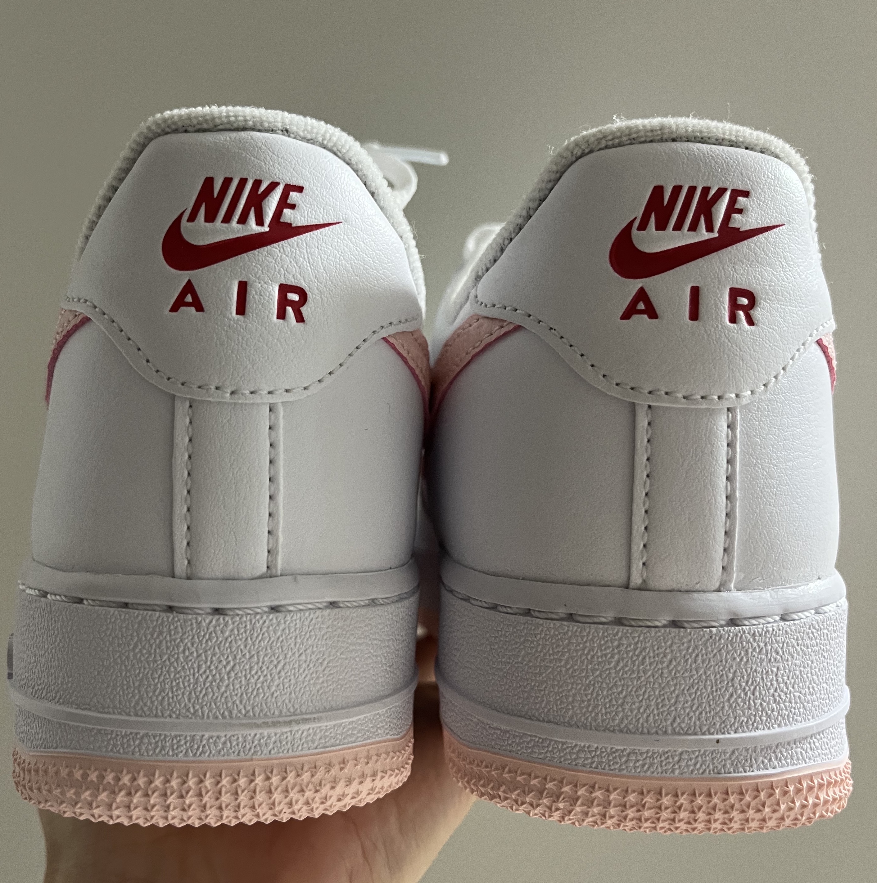 (W) Nike Air Force 1 '07 Valentine Day 2022, Nike Air Force 1 '07 Valentine's Day 2022 착용 스타일 - 3