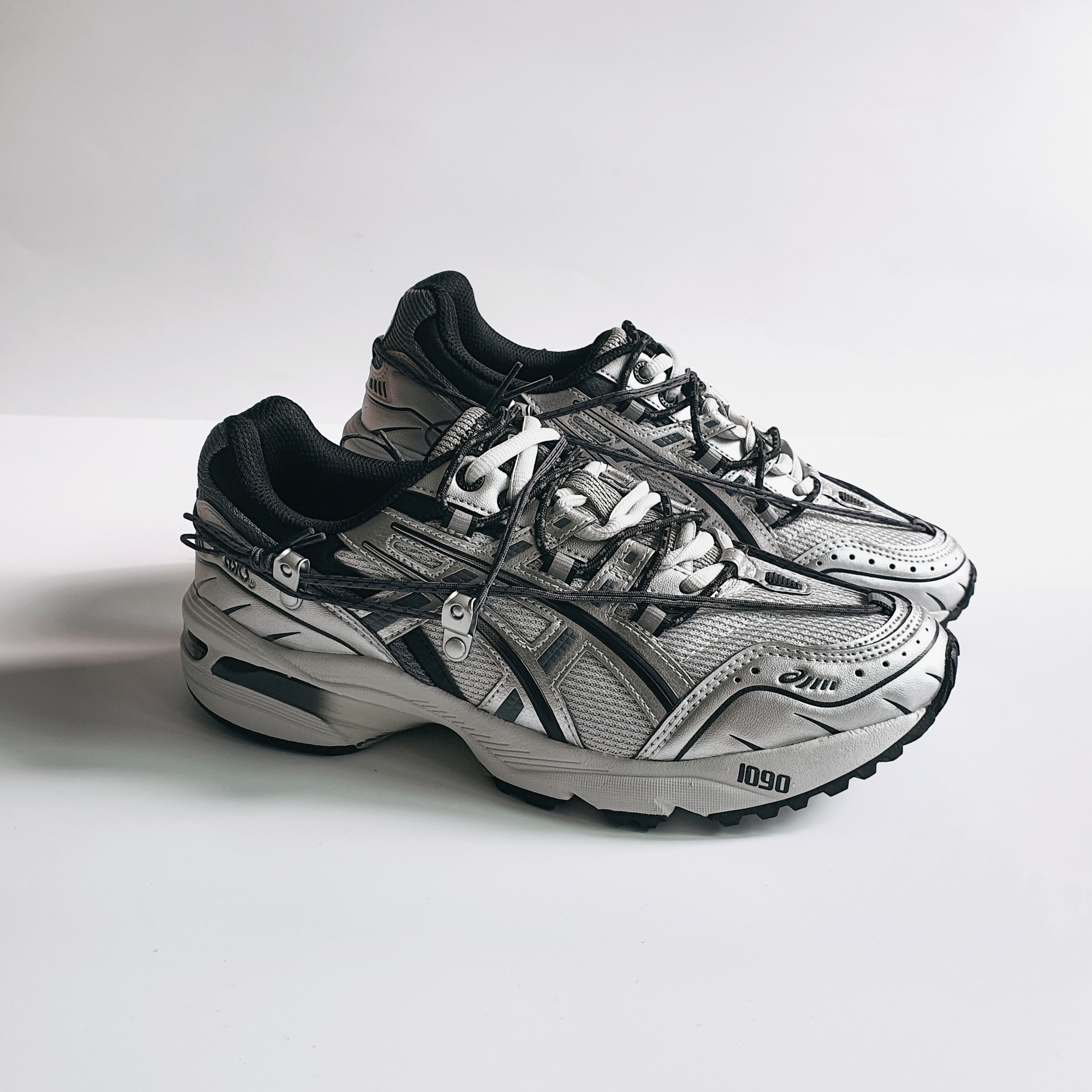 Asics x Andersson Bell Gel-1090 Glacier Grey Silver 착용 스타일