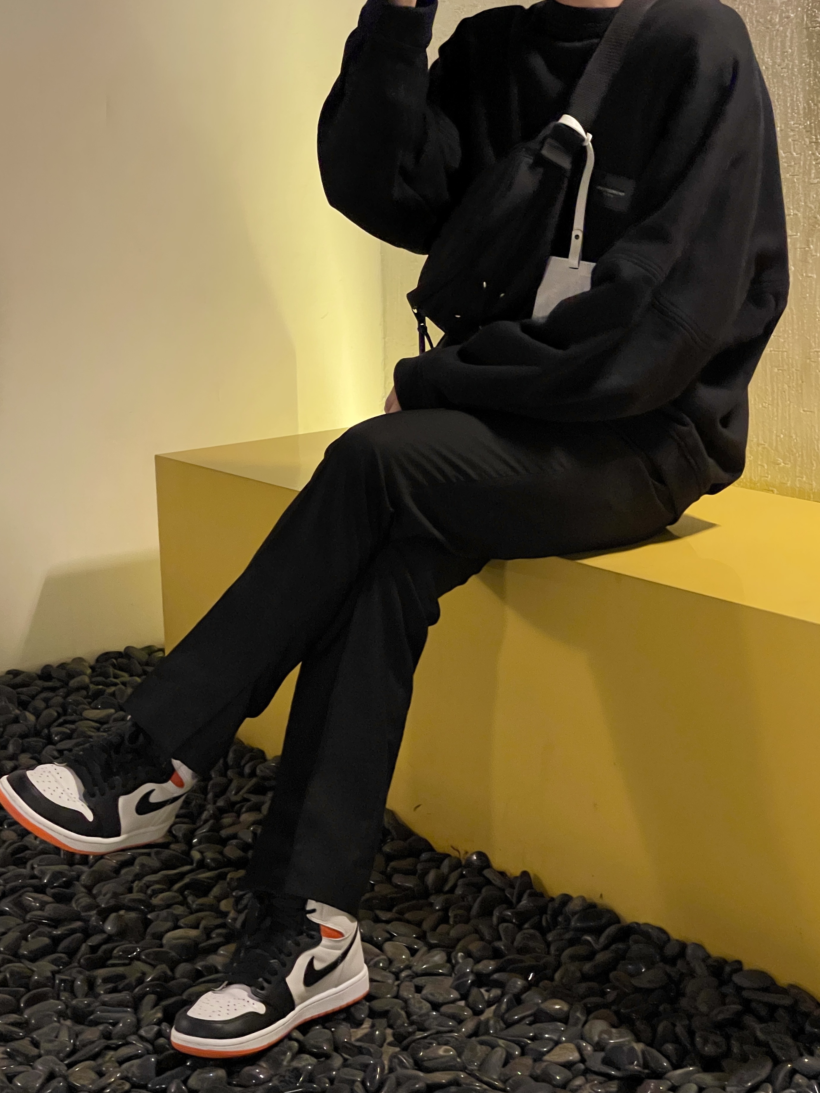 Jordan 1 Retro High OG Electro Orange 착용 스타일