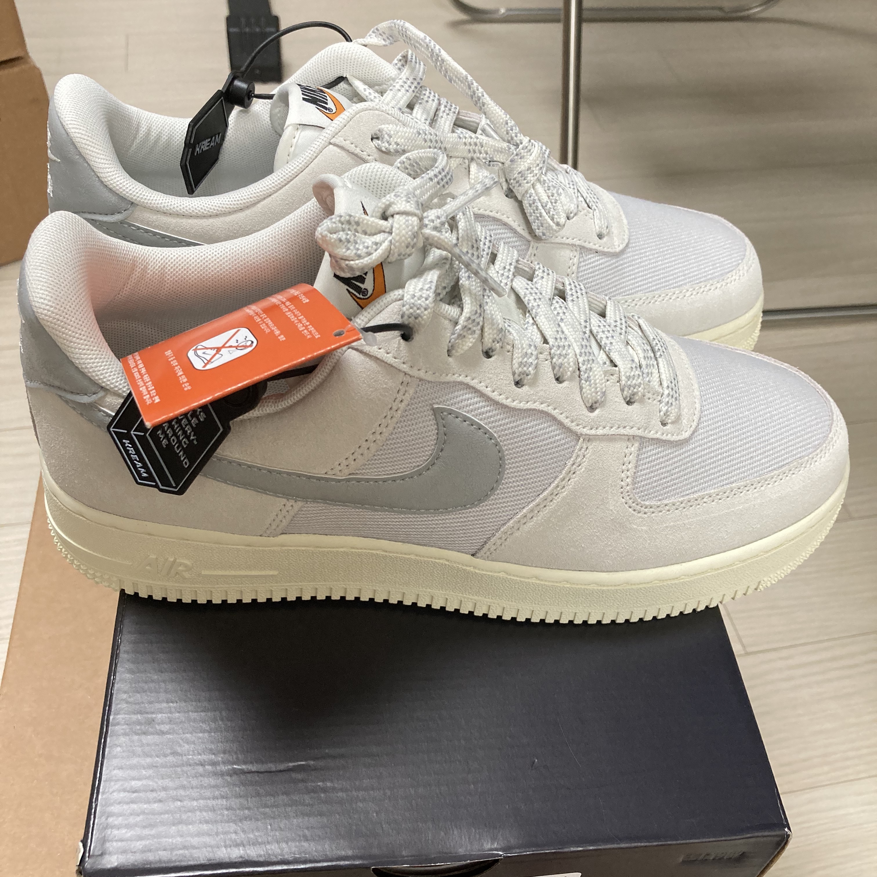 Nike Air Force 1 '07 LV8 Photon Dust and Sail 착용 스타일 - 2