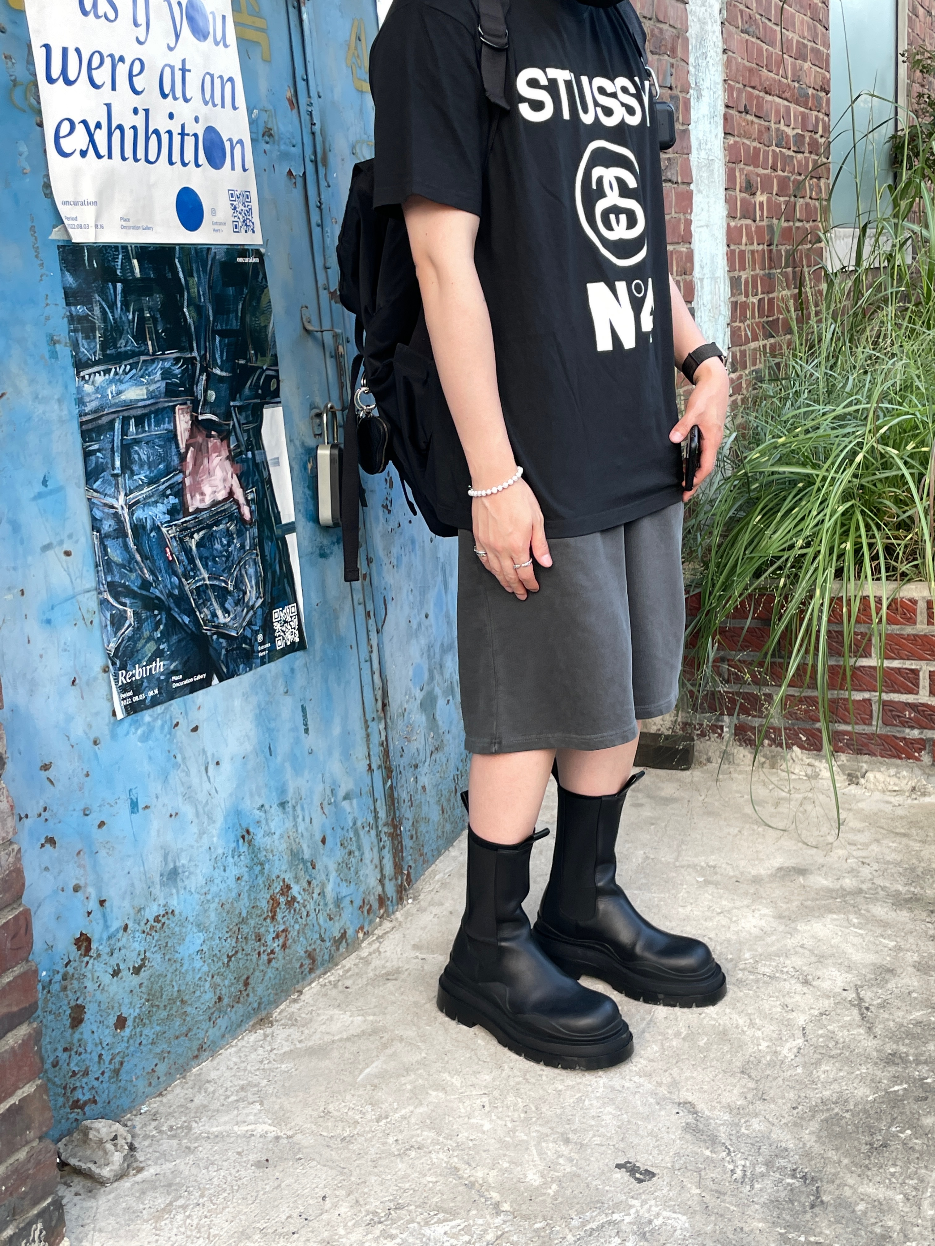 Bottega Veneta Tire Boots Black Camping, Stussy Pigment Dyed Stussy No.4 T-Shirt Black 착용 스타일 - 2