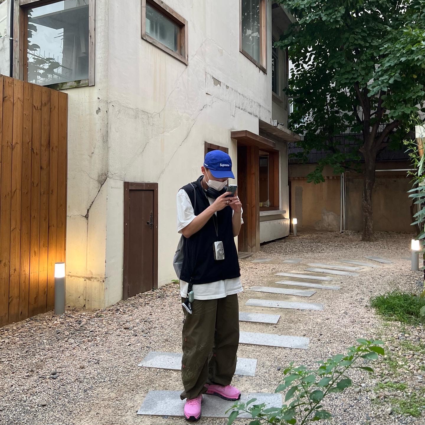 Supreme Coated Cordura Camp Cap Royal - 22SS, Stussy x Our Legacy Drop Shadow T-Shirt Natural 착용 스타일 - 1
