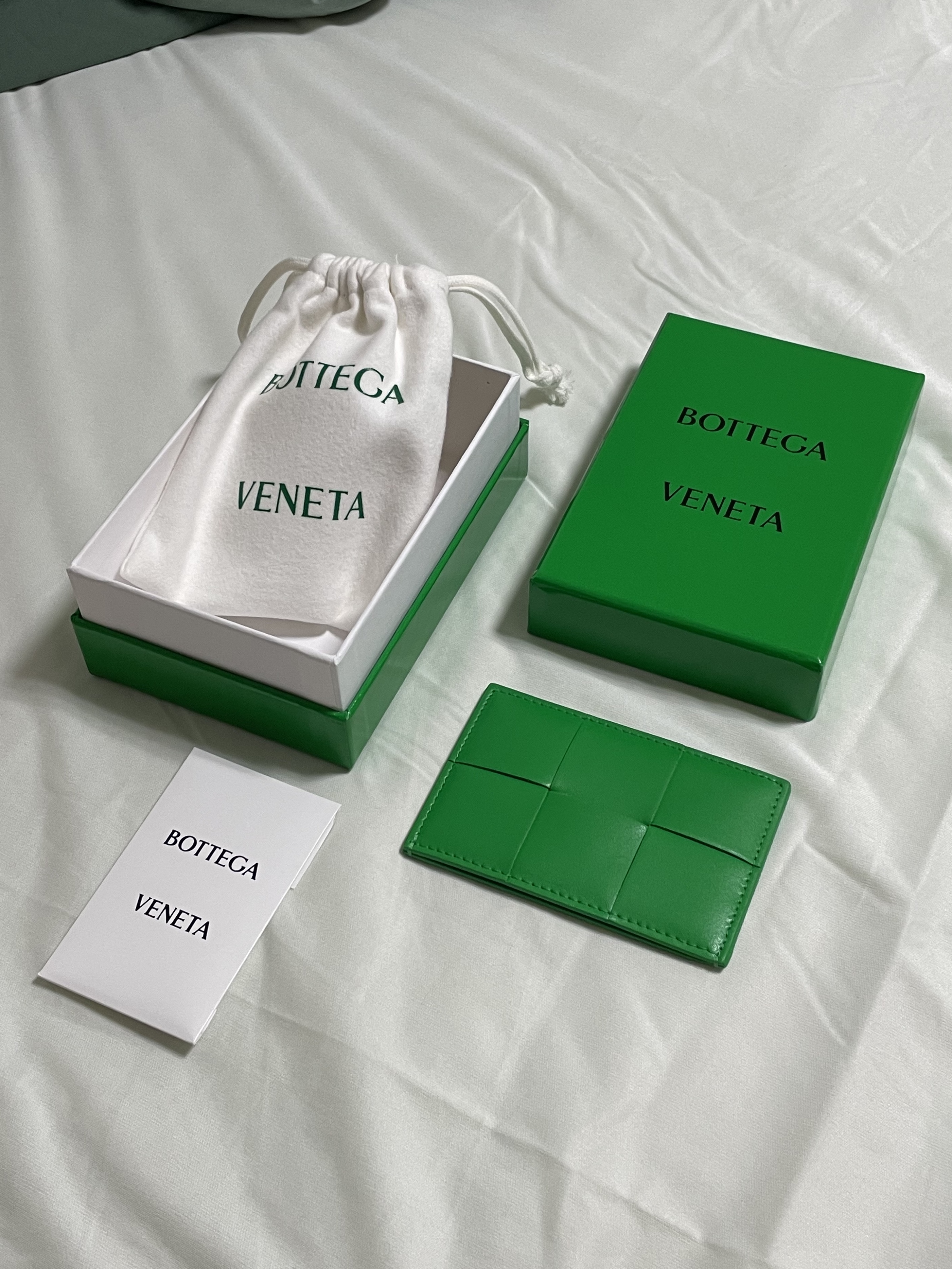 Bottega Veneta Credit Card Case Calfskin Parakeet 착용 스타일 - 2