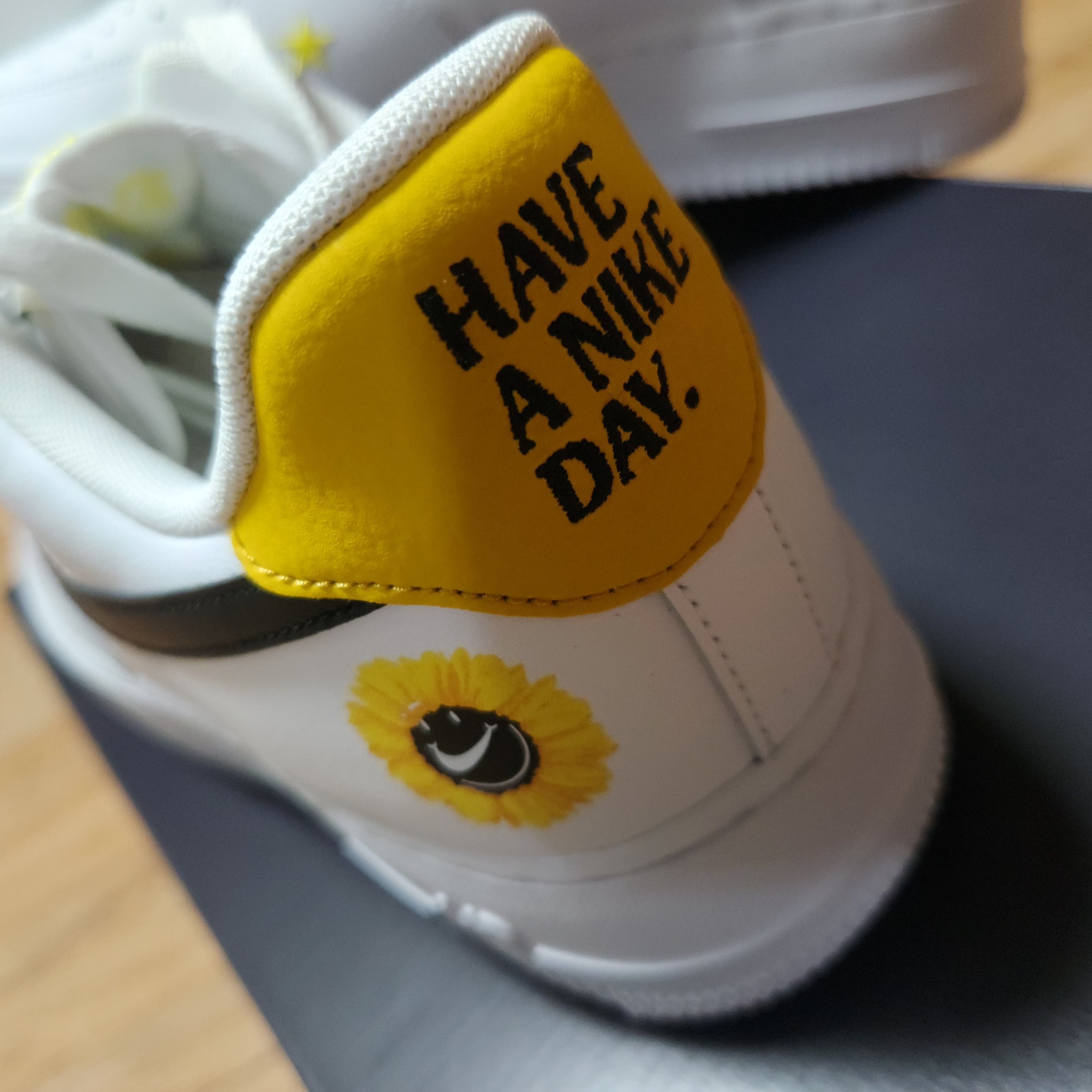 Nike Air Force 1 '07 LV8 2 Have a Nike Day 착용 스타일 - 4