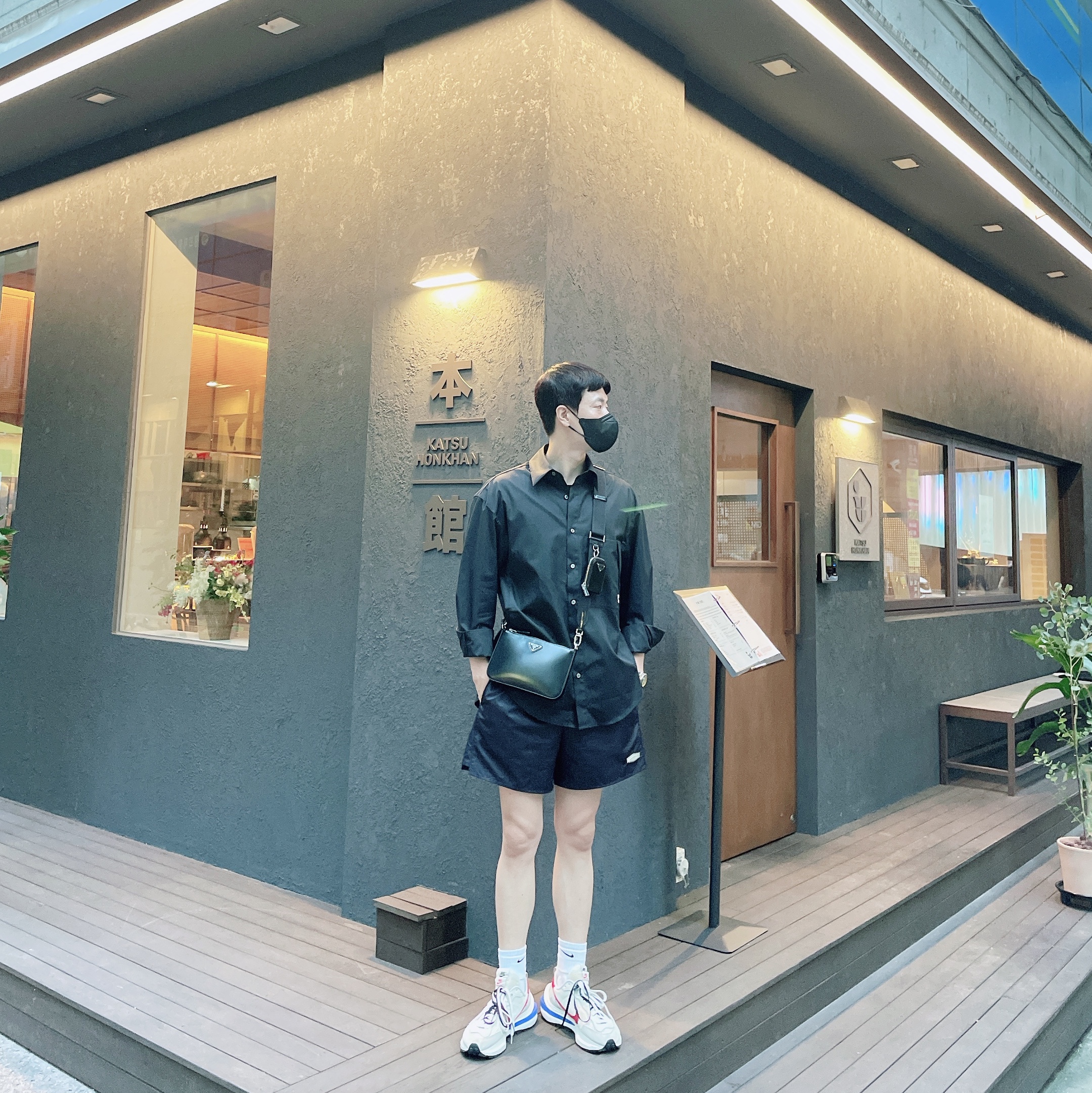 Wooyoungmi Cotton Back Logo Shirt Black - 22FW, Prada Re-Nylon and Saffiano Leather Shoulder Bag Black 착용 스타일