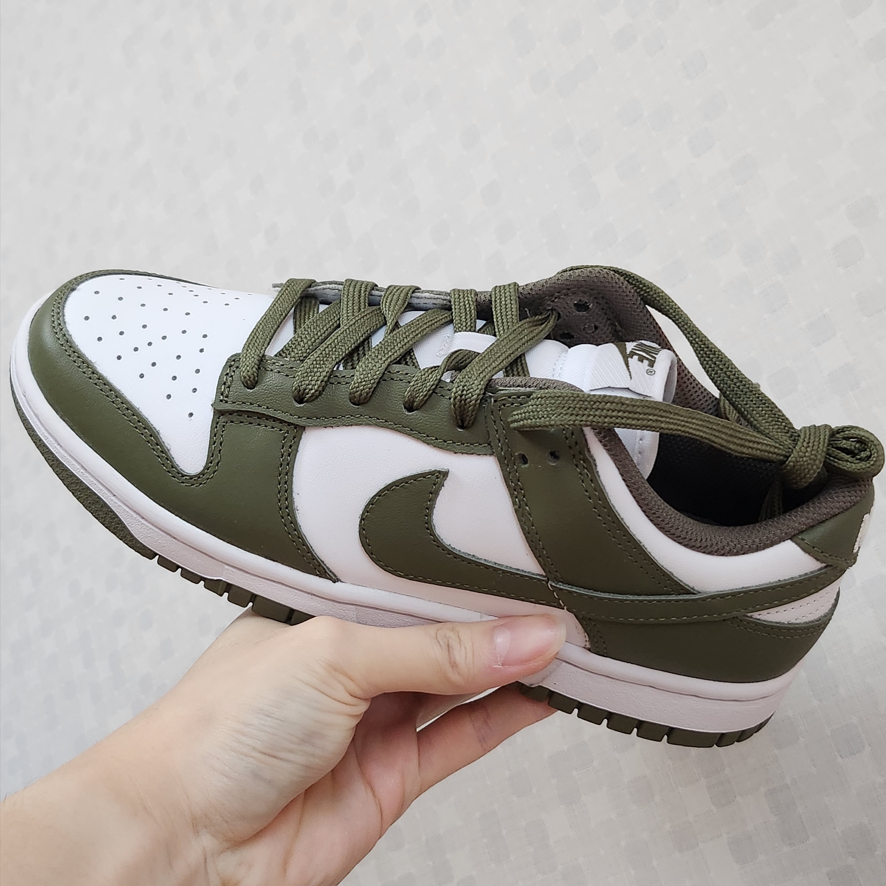 (W) Nike Dunk Low Medium Olive 착용 스타일