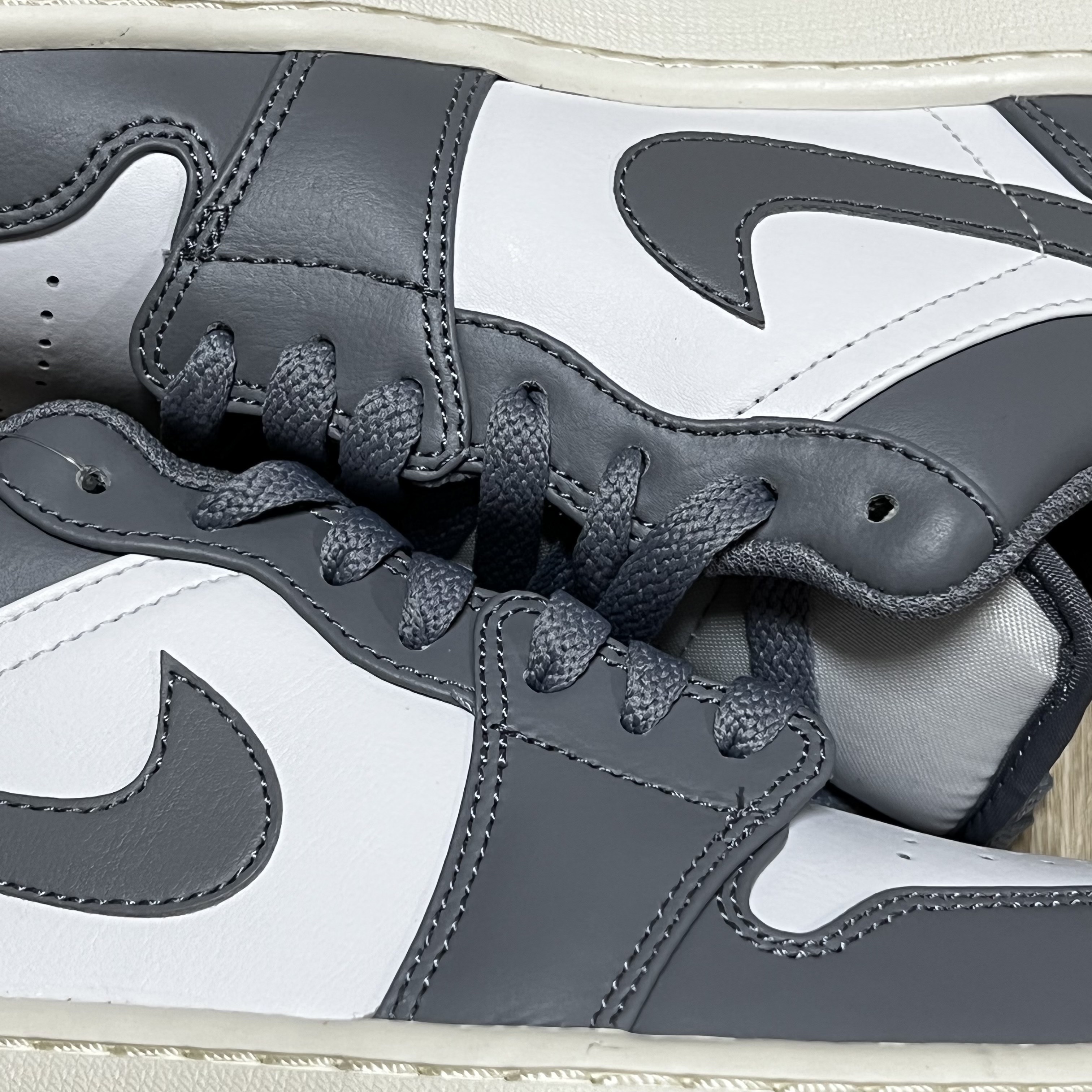 (W) Nike Dunk Low Black, Jordan 1 Low Stealth and White 착용 스타일 - 2