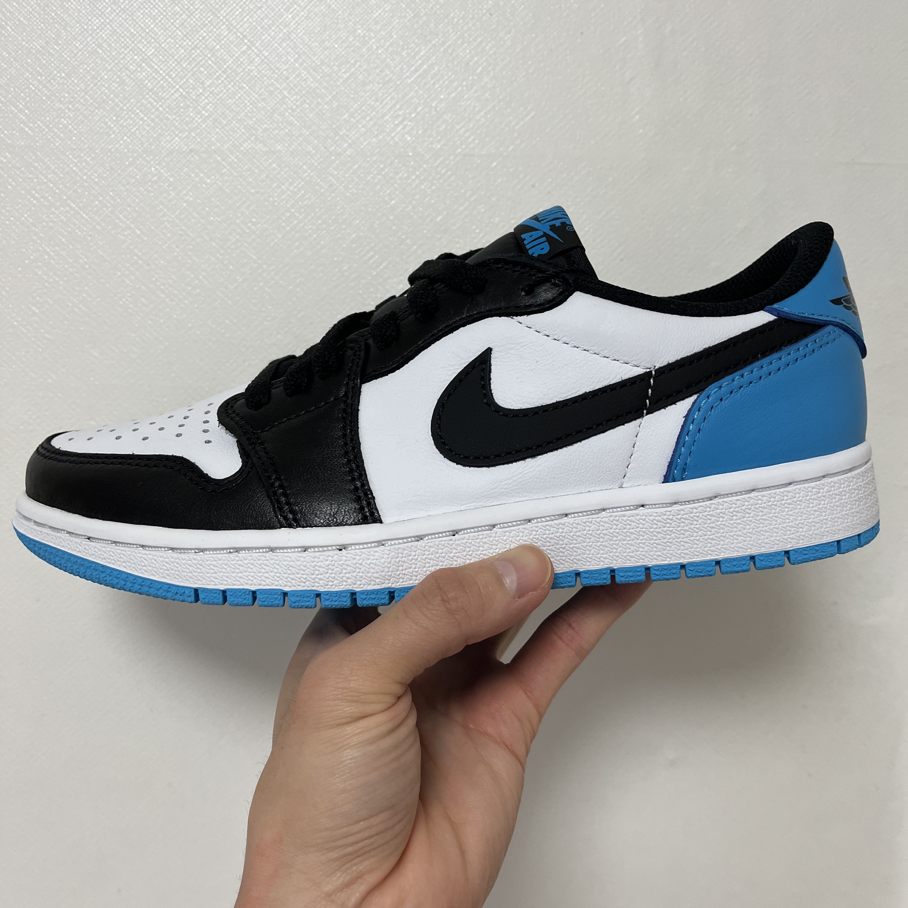 Jordan 1 Retro Low OG Black and Dark Powder Blue, (W) Jordan 1 Retro Low OG Black and Dark Powder Blue 착용 스타일