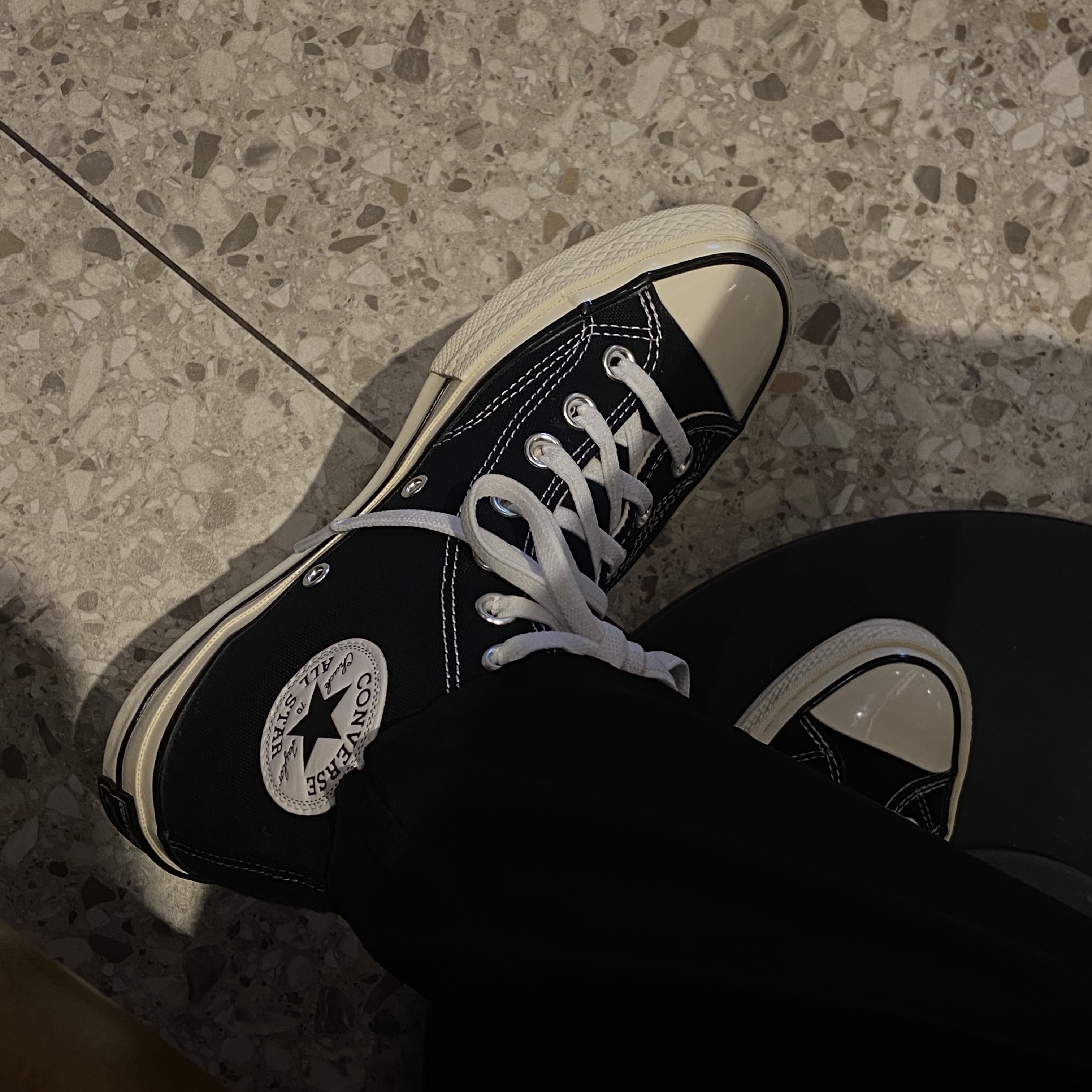 Converse Chuck 70 Hi Black 착용 스타일 - 1