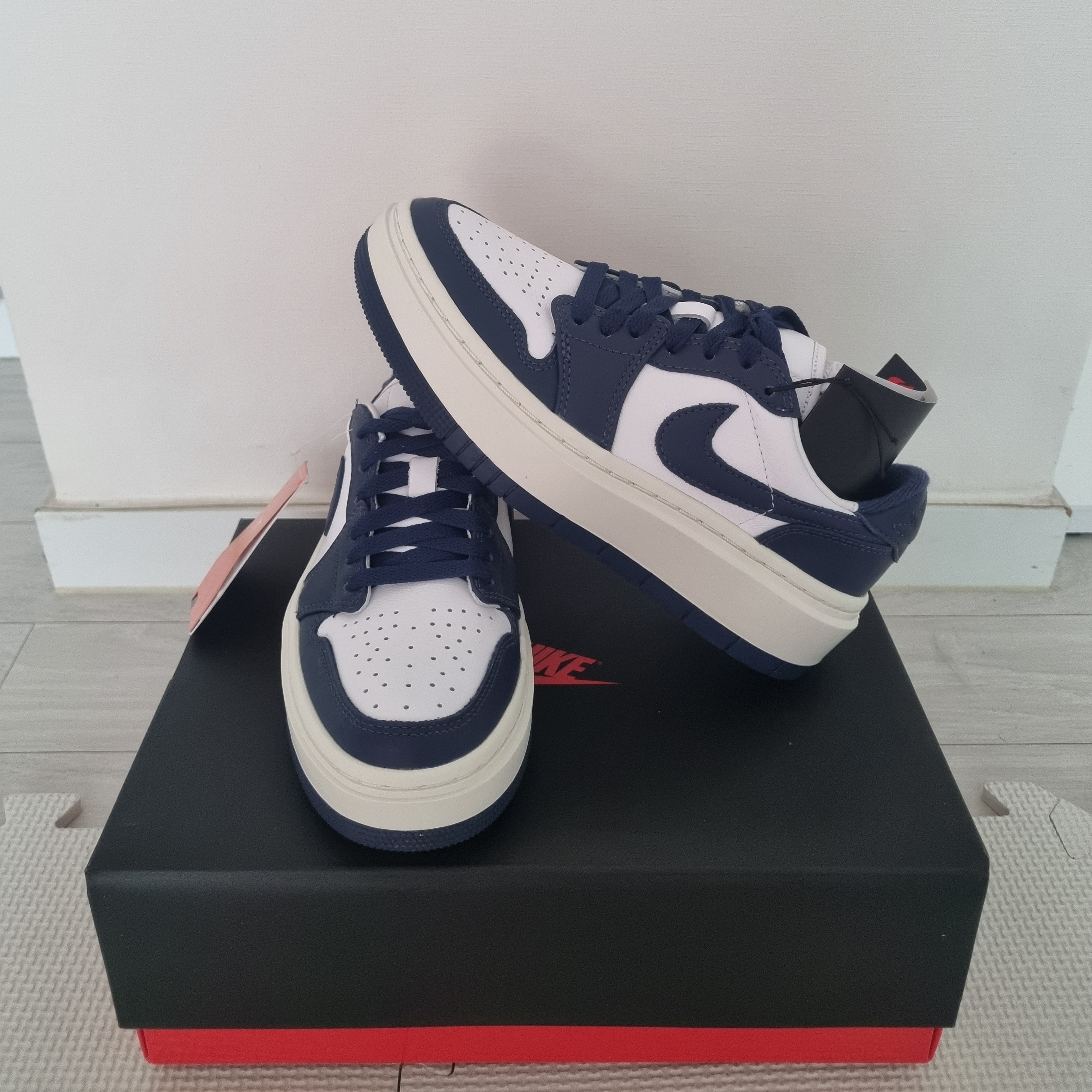 (W) Jordan 1 Elevate Low Midnight Navy 착용 스타일 - 1