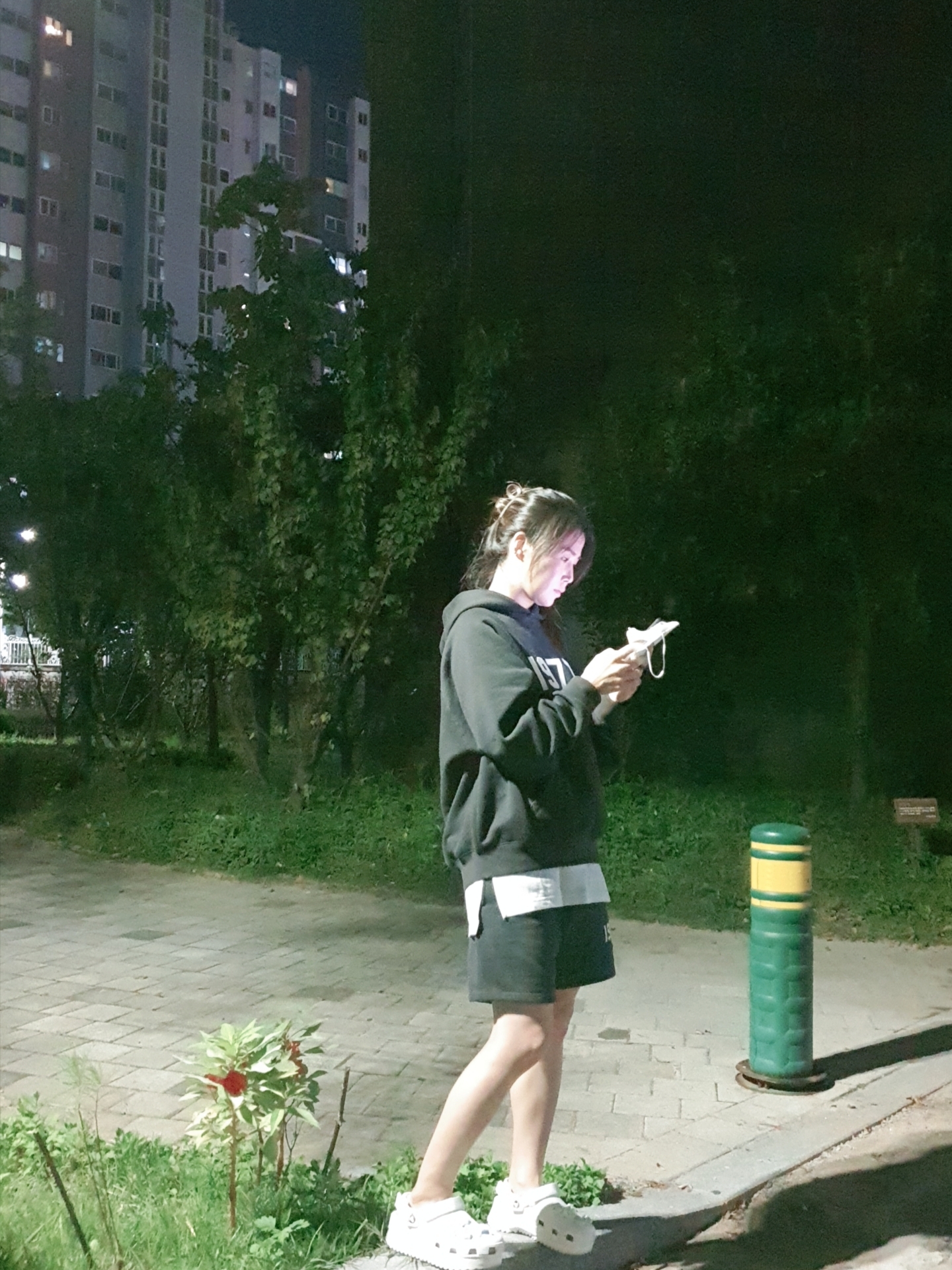 Essentials 1977 Hoodie Iron - 22SS, Essentials 1977 Shorts Iron - 22SS 착용 스타일 - 2