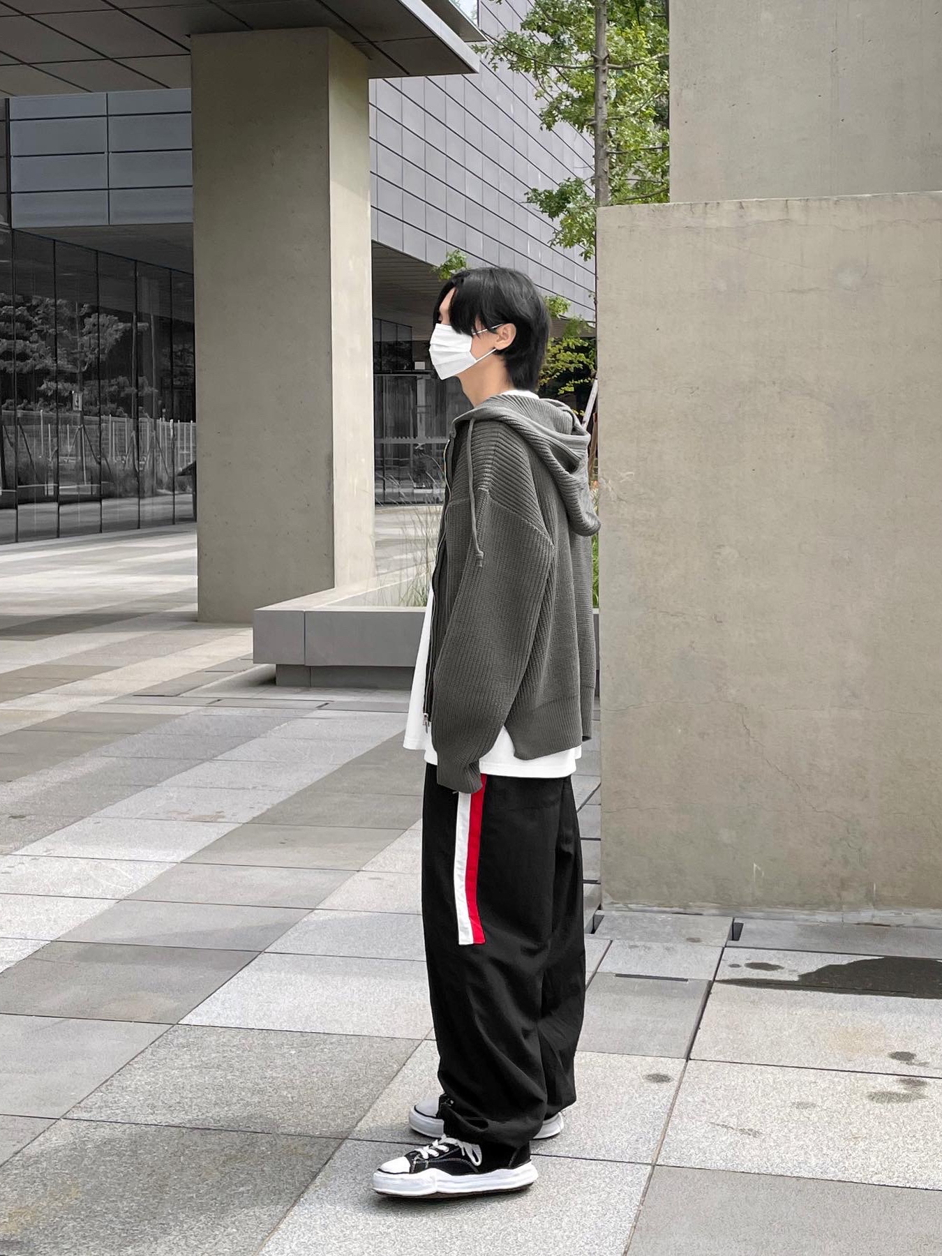Maison Mihara Yasuhiro Peterson OG Sole Canvas Low Sneakers Black 착용 스타일 - 1