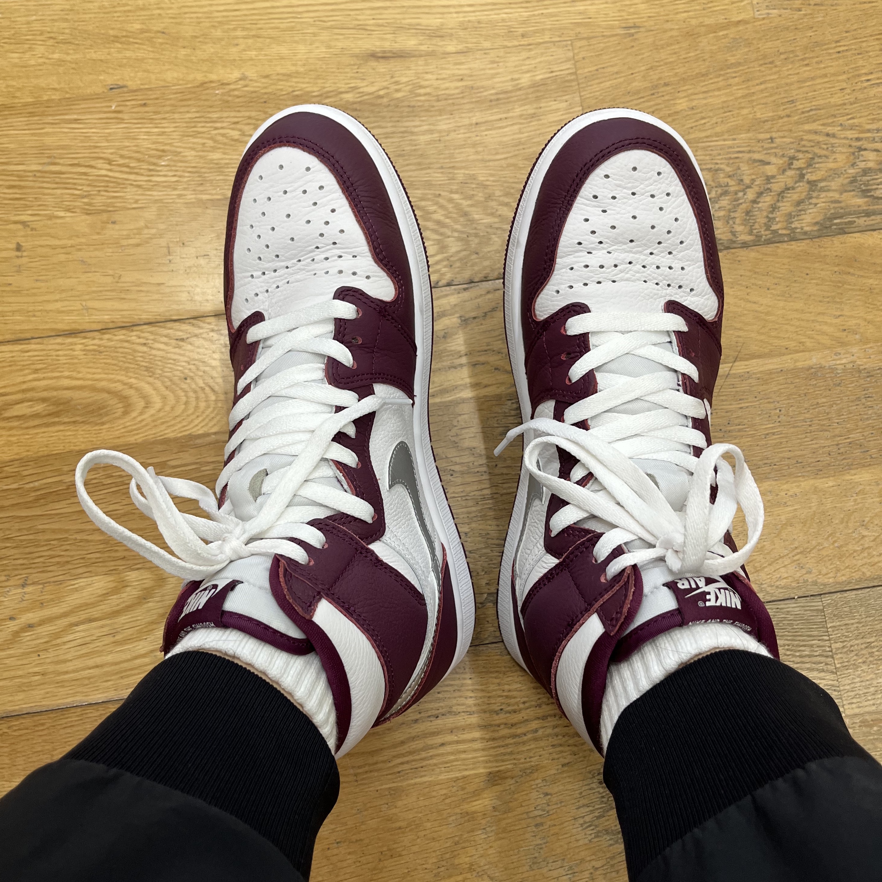 Jordan 1 Retro High OG Bordeaux 착용 스타일 - 1