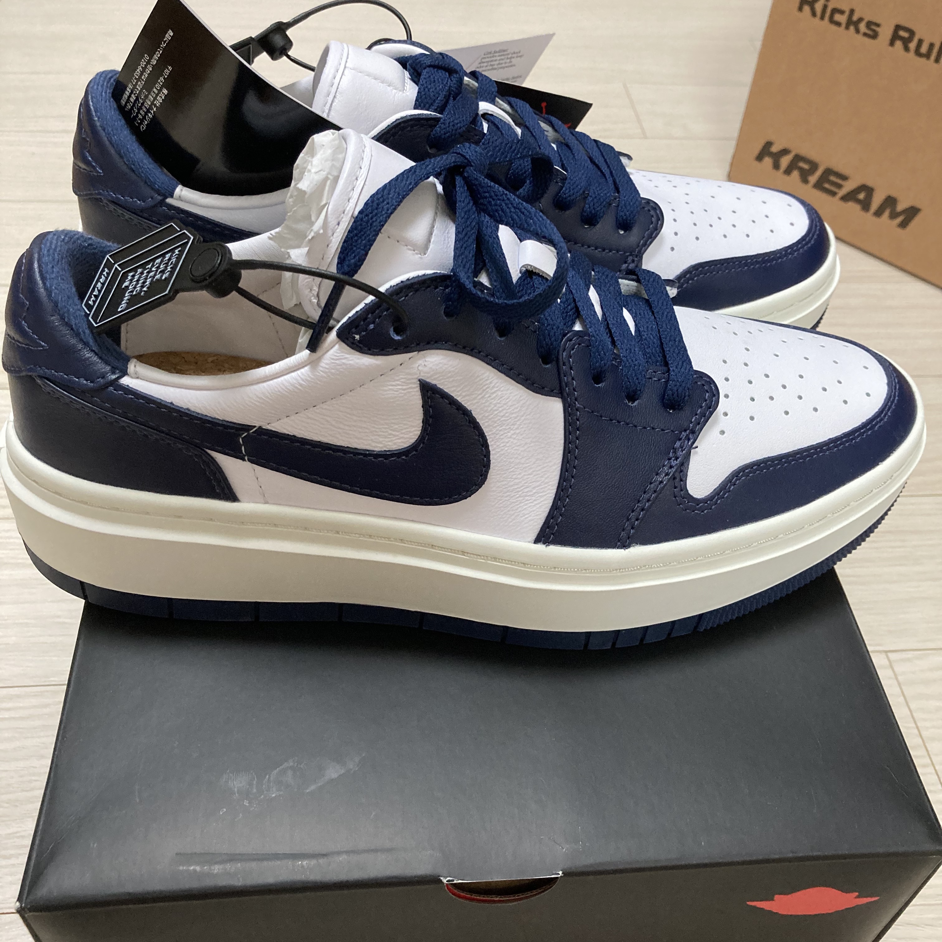 (W) Jordan 1 Elevate Low Midnight Navy 착용 스타일 - 2