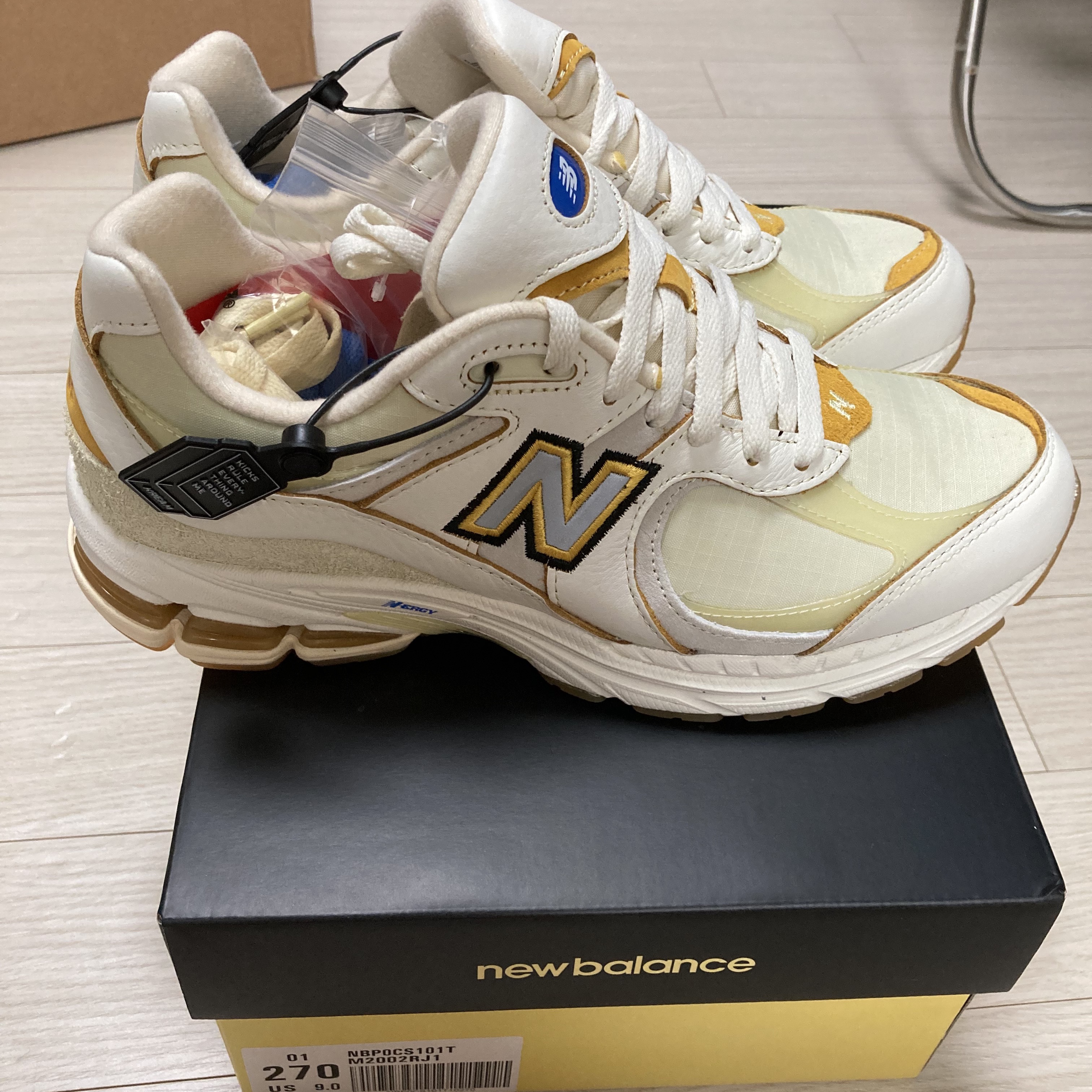 New Balance x Joe Freshgoods 2002R Conversations Amongst Us Beige 착용 스타일 - 2