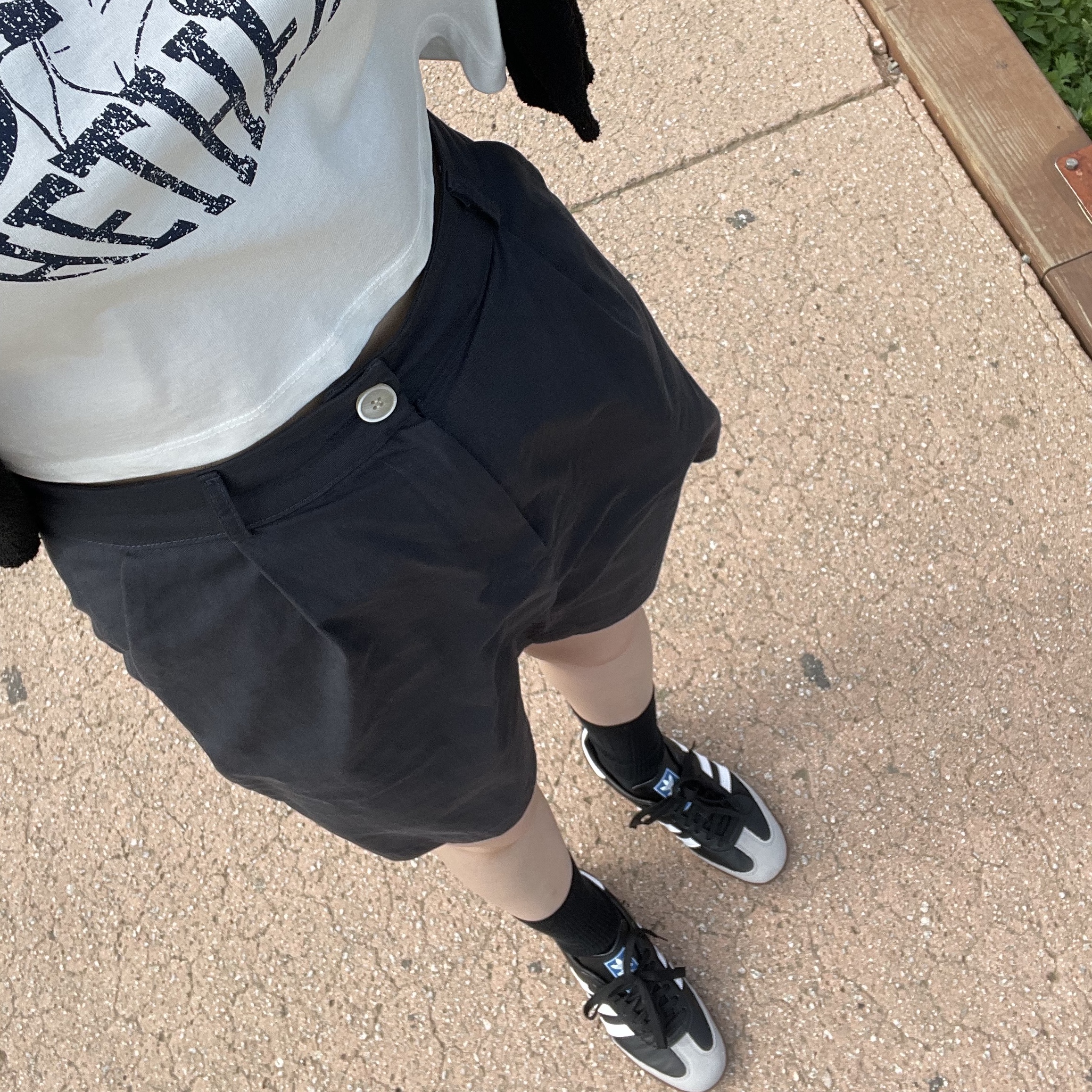 Adidas Samba Vegan Black White 착용 스타일 - 2