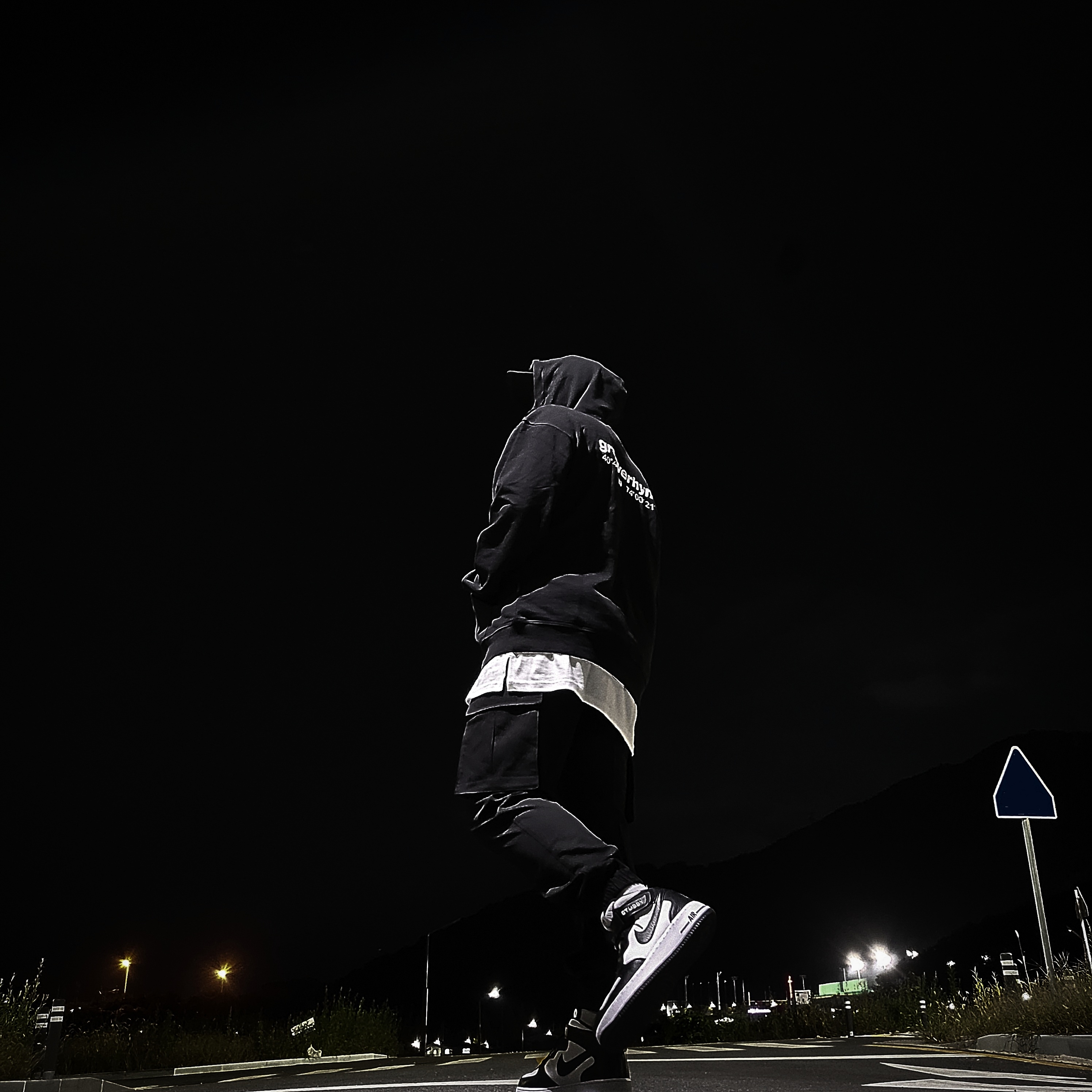 Nike x Stussy Air Force 1 '07 Mid SP Black and Light Bone 착용 스타일