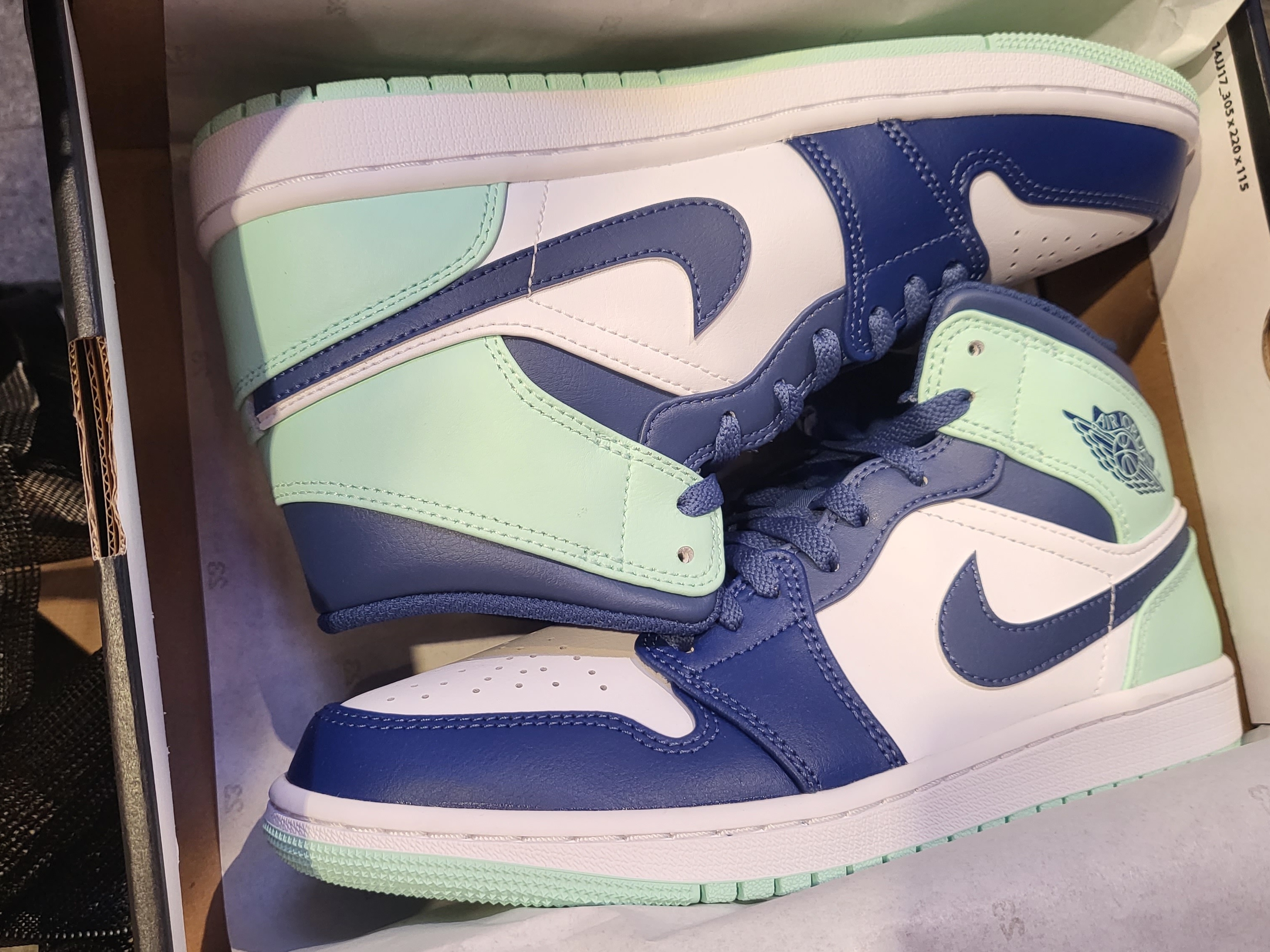 Jordan 1 Mid Blue Mint 착용 스타일 - 1
