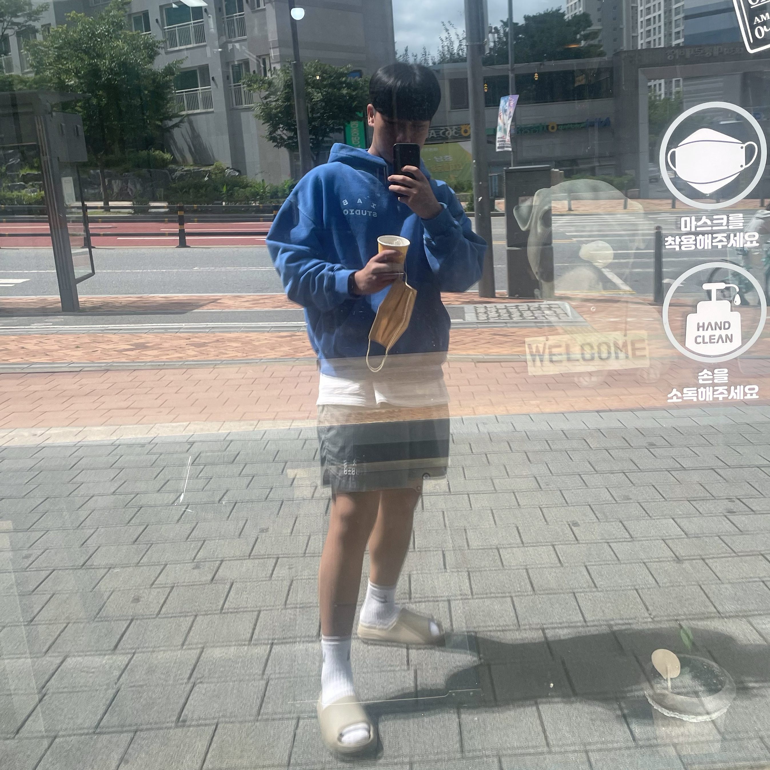 IAB Studio Pigment Hoodie Royal Blue - 22FW, IAB Studio Woven Shorts Gray 착용 스타일