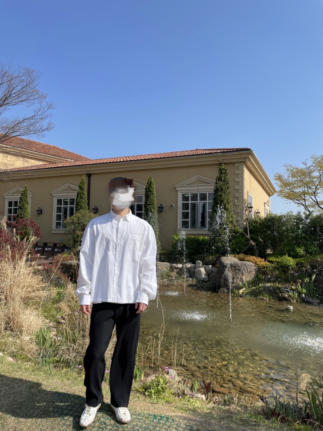 Maison Margiela Replica Paint Drop Sneakers, Homme Plisse Issey Miyake Straight Basics Pants Black 착용 스타일