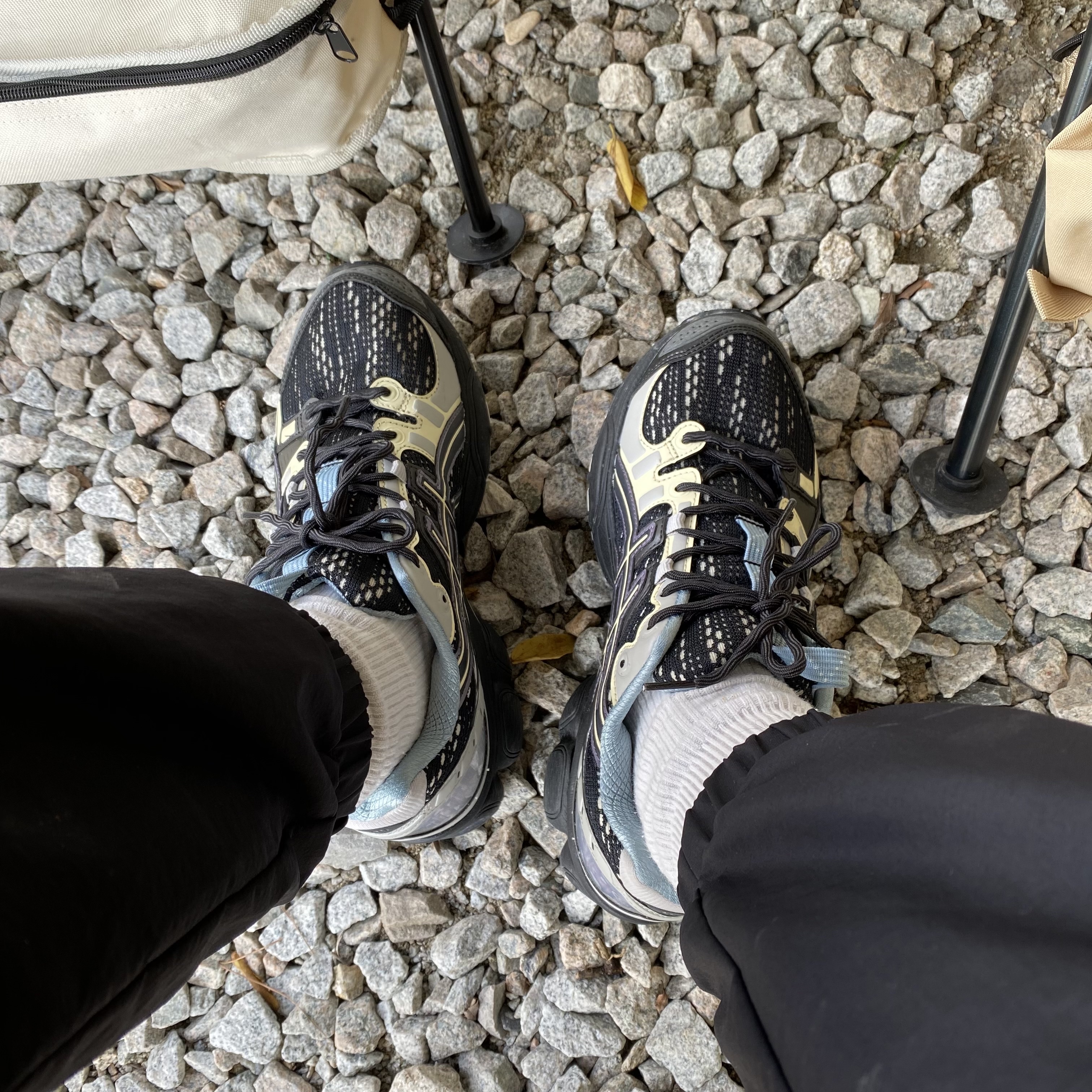 Asics UB5-S Gel-Nimbus 9 Black Gunmetal 착용 스타일 - 1
