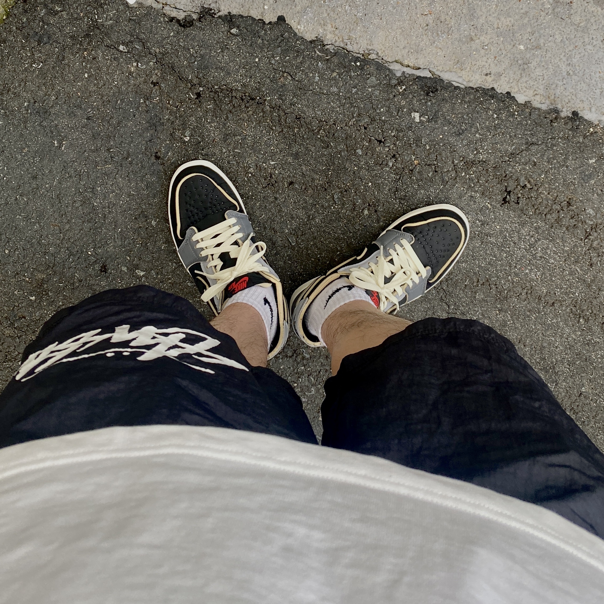 Jordan 1 Retro Low OG EX Black and Smoke Grey, Nike x Stussy Water Shorts Off Noir 착용 스타일