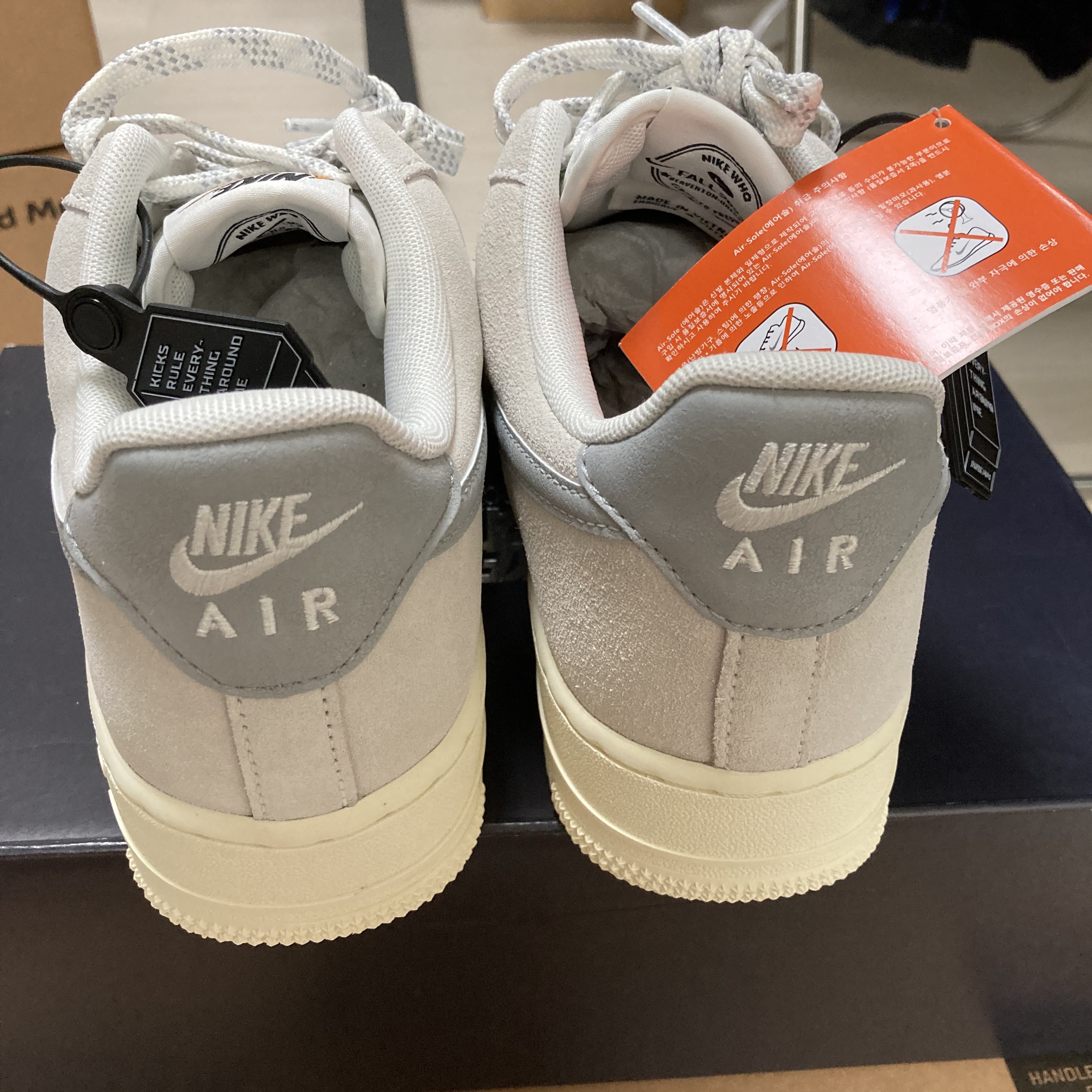 Nike Air Force 1 '07 LV8 Photon Dust and Sail 착용 스타일 - 3