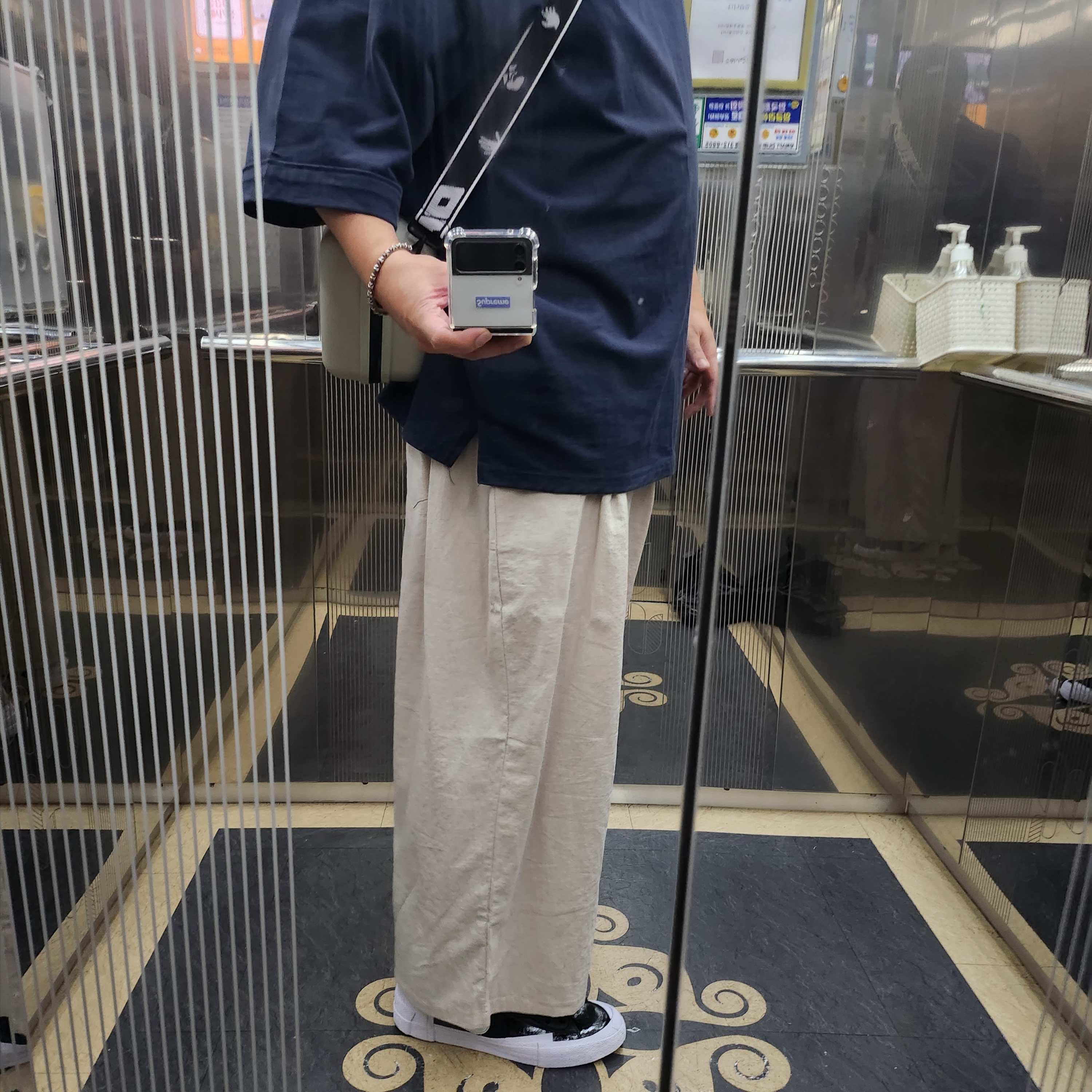 Nike x Sacai Blazer Low Black Patent Leather, Off-White x Amore Pacific Protection Box (Without Cosmetics) 착용 스타일 - 2