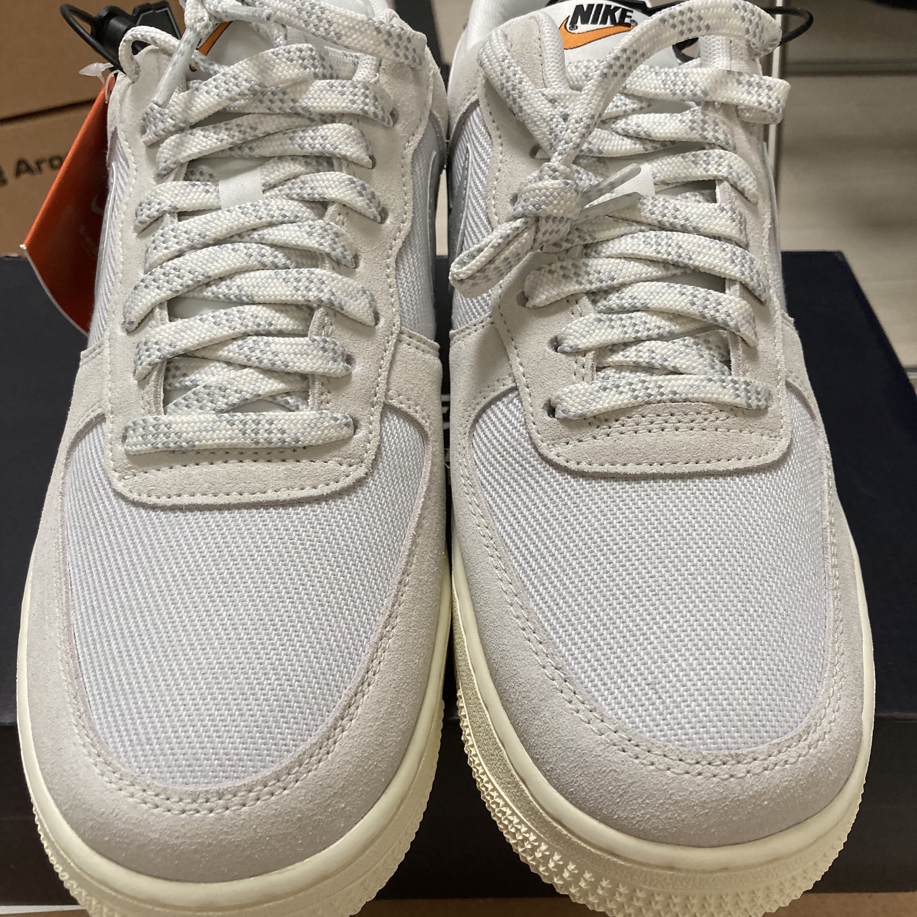 Nike Air Force 1 '07 LV8 Photon Dust and Sail 착용 스타일 - 1