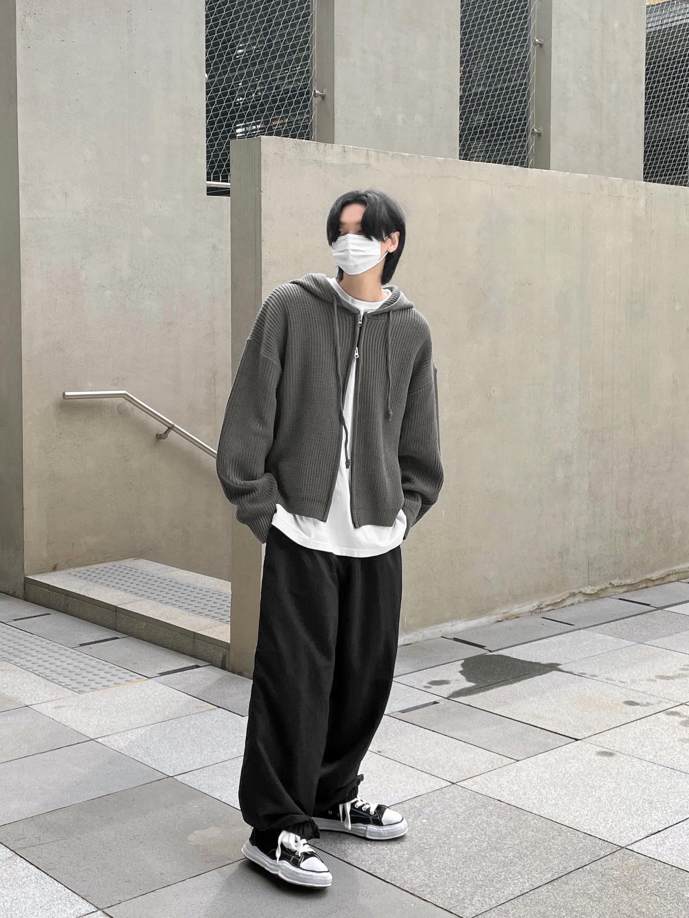 Maison Mihara Yasuhiro Peterson OG Sole Canvas Low Sneakers Black 착용 스타일 - 3