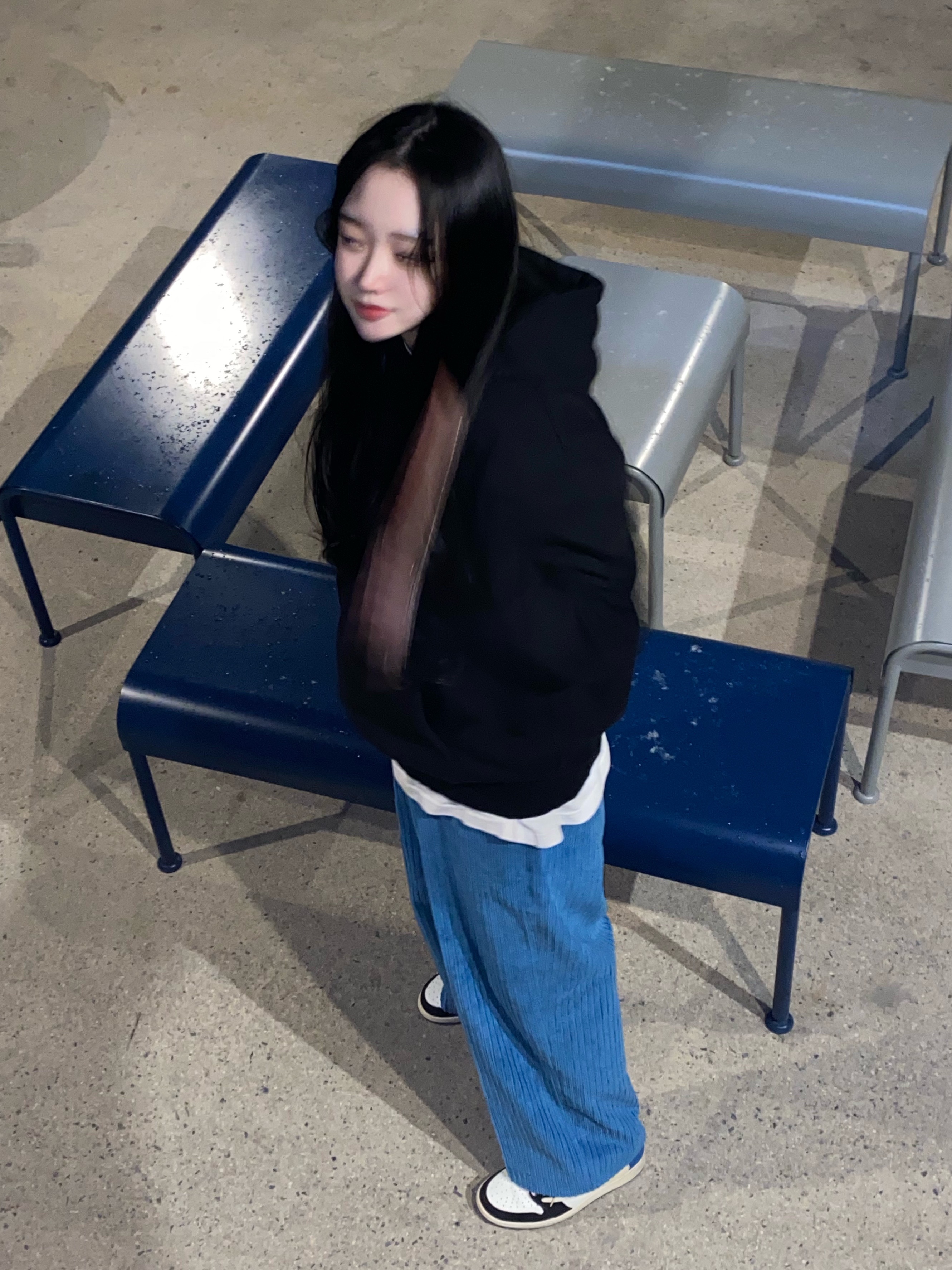 Stussy Basic Stussy Hoodie Black 2022, Jordan 1 x Travis Scott x Fragment Retro Low OG SP Military Blue 착용 스타일 - 1