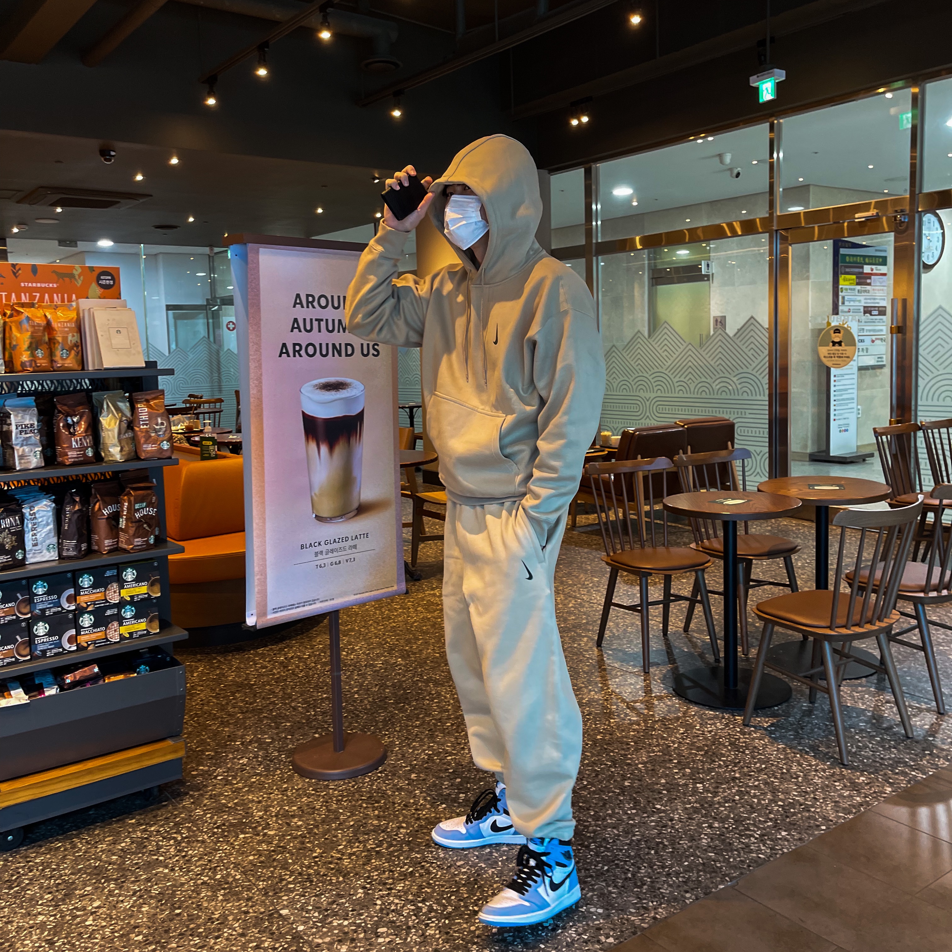 Nike x Billie Eilish NRG Fleece Hoodie Mushroom - Asia, Nike x Billie Eilish NRG Fleece Pants Mushroom - Asia 착용 스타일 - 1
