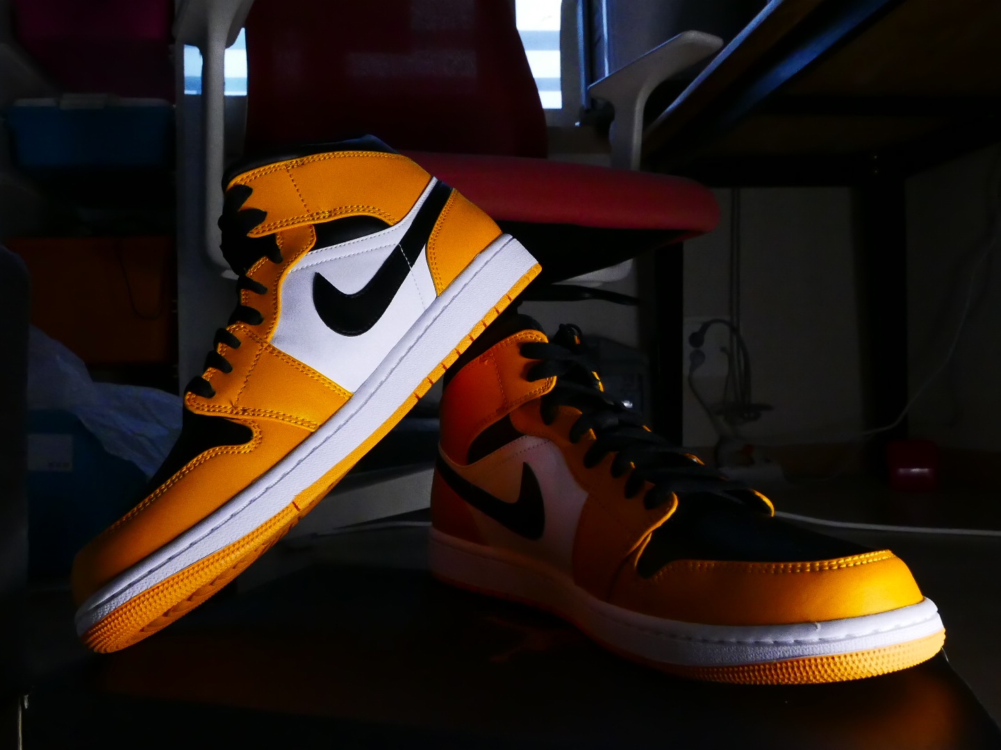Jordan 1 Mid Taxi 착용 스타일