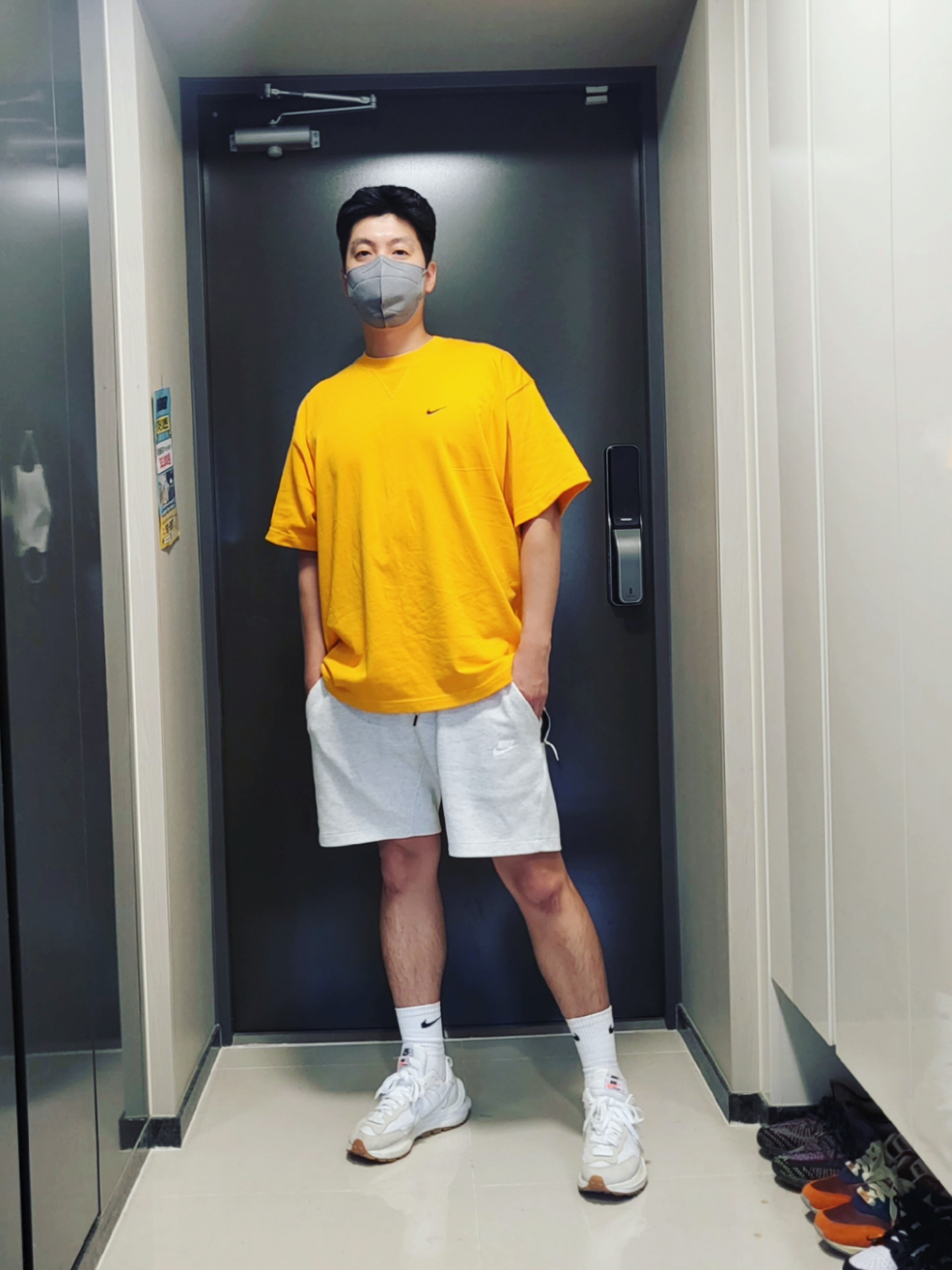 Nike x Sacai VaporWaffle White and Gum, Nike x Kim Jones Oversized T-Shirt Circuit Orange - US/EU 착용 스타일