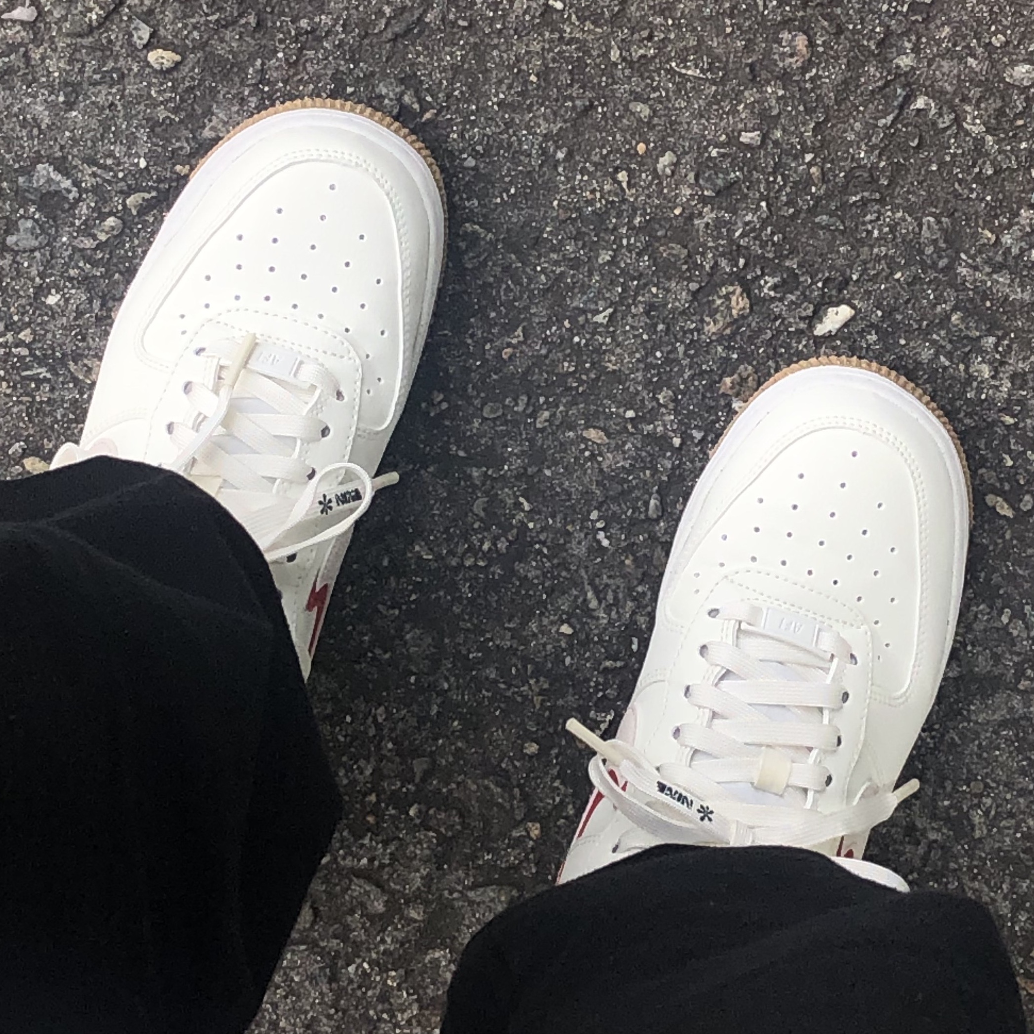 (W) Nike Air Force 1 '07 LX Sail Cinnabar 착용 스타일