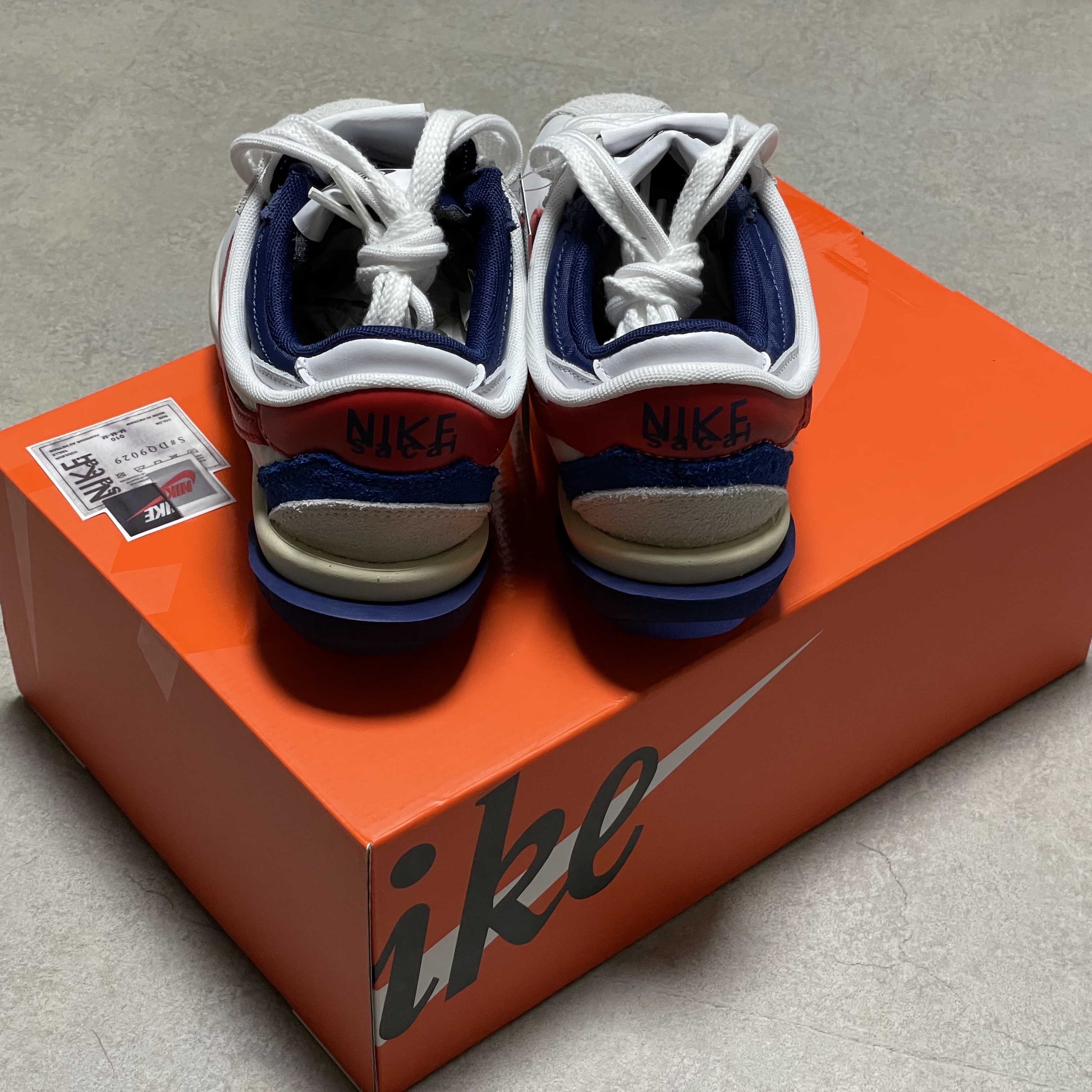 Nike x Sacai Zoom Cortez SP White and University Red 착용 스타일 - 4