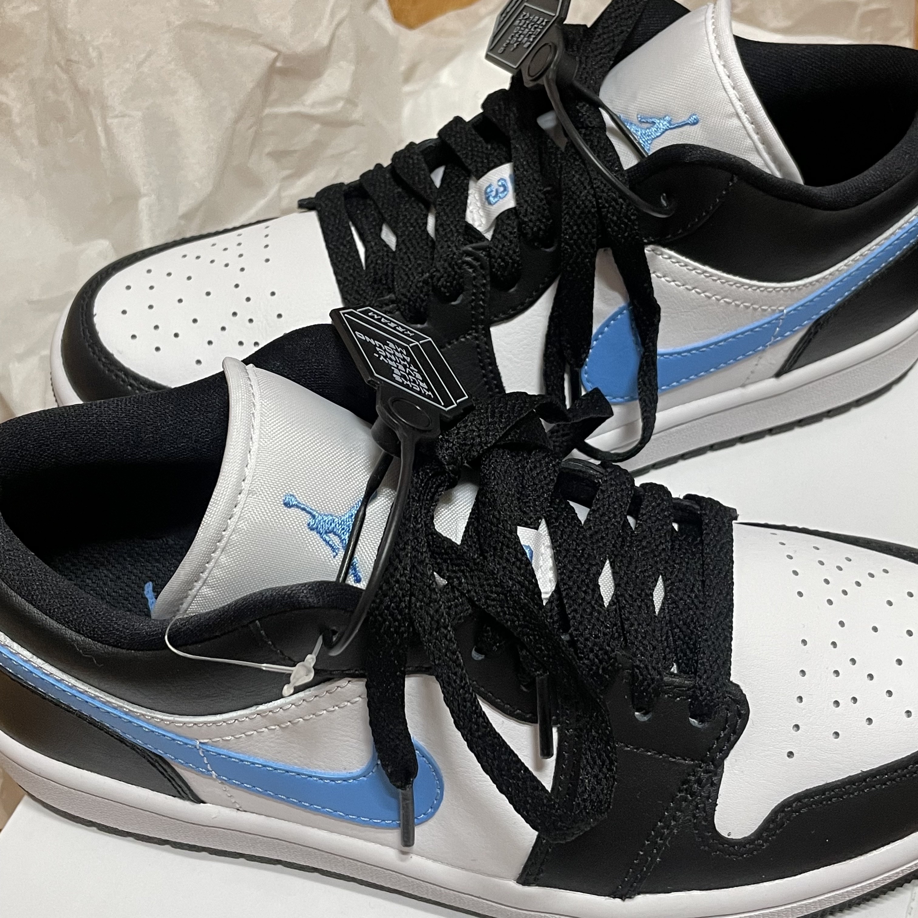 (W) Jordan 1 Low Black University Blue 착용 스타일