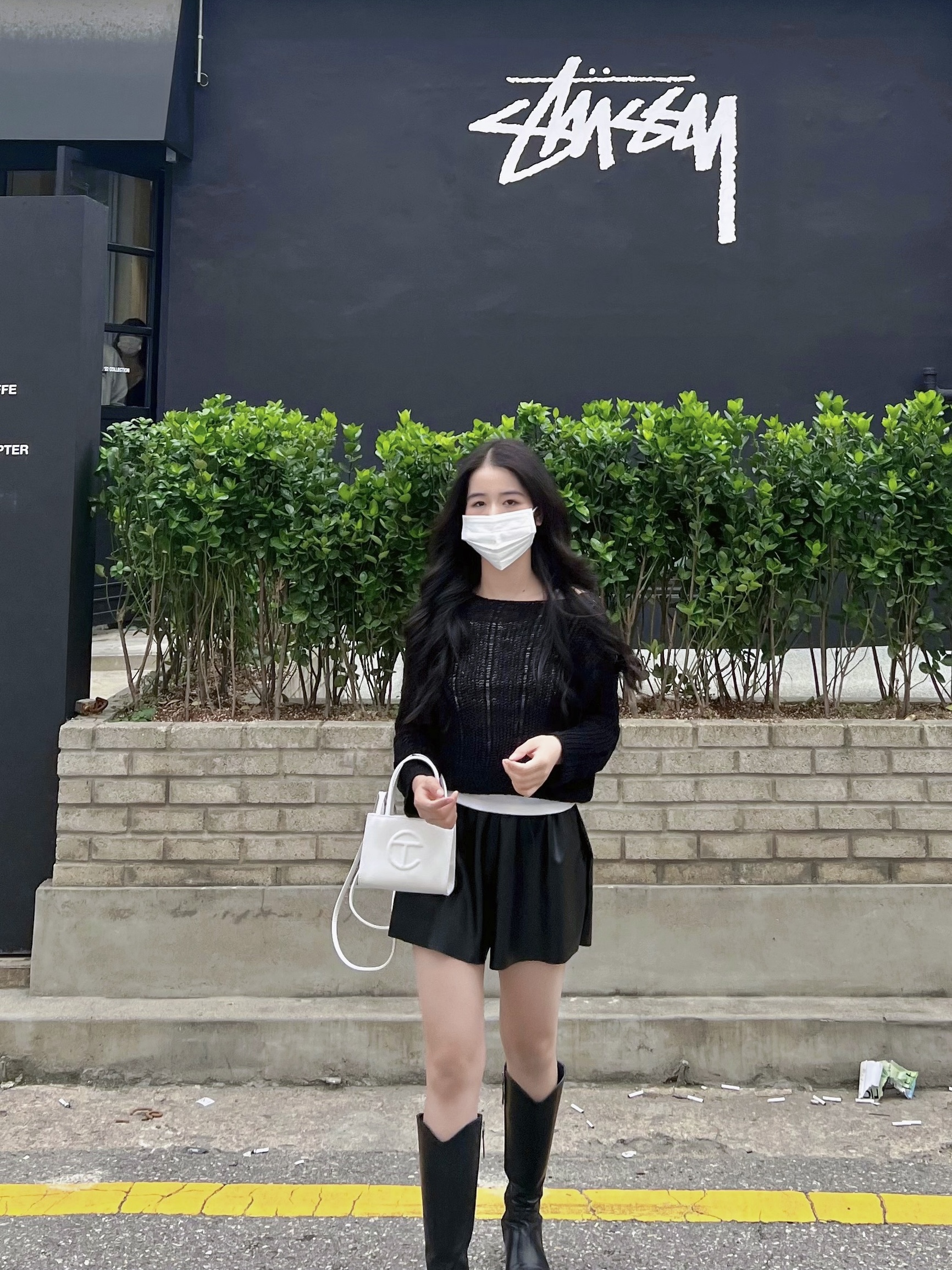 Telfar Small Shopping Bag White 착용 스타일 - 3